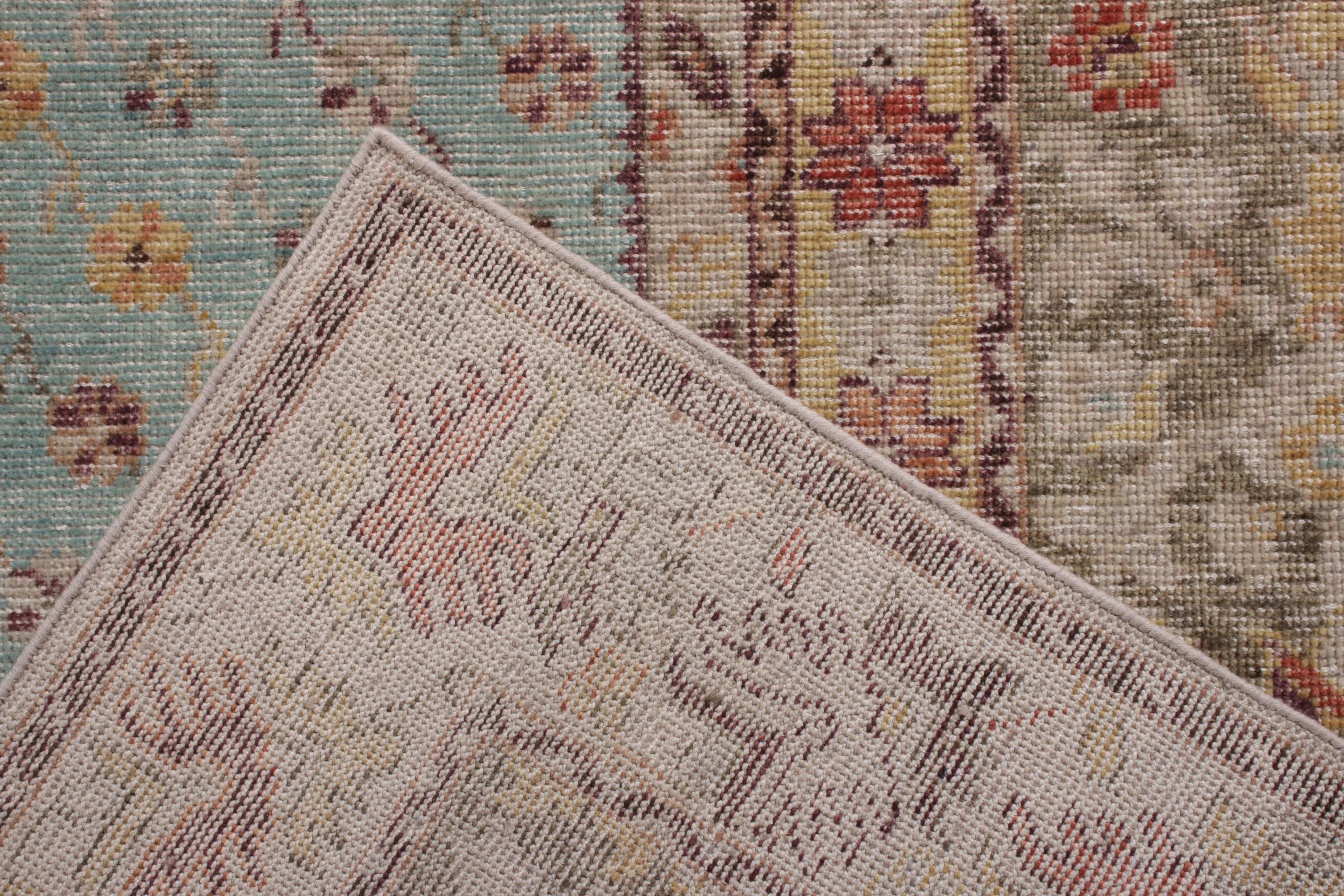 Abstrakter Teppich & Kilims im Distressed-Stil in Rosa und Blau mit Allover-Muster (Handgeknüpft) im Angebot