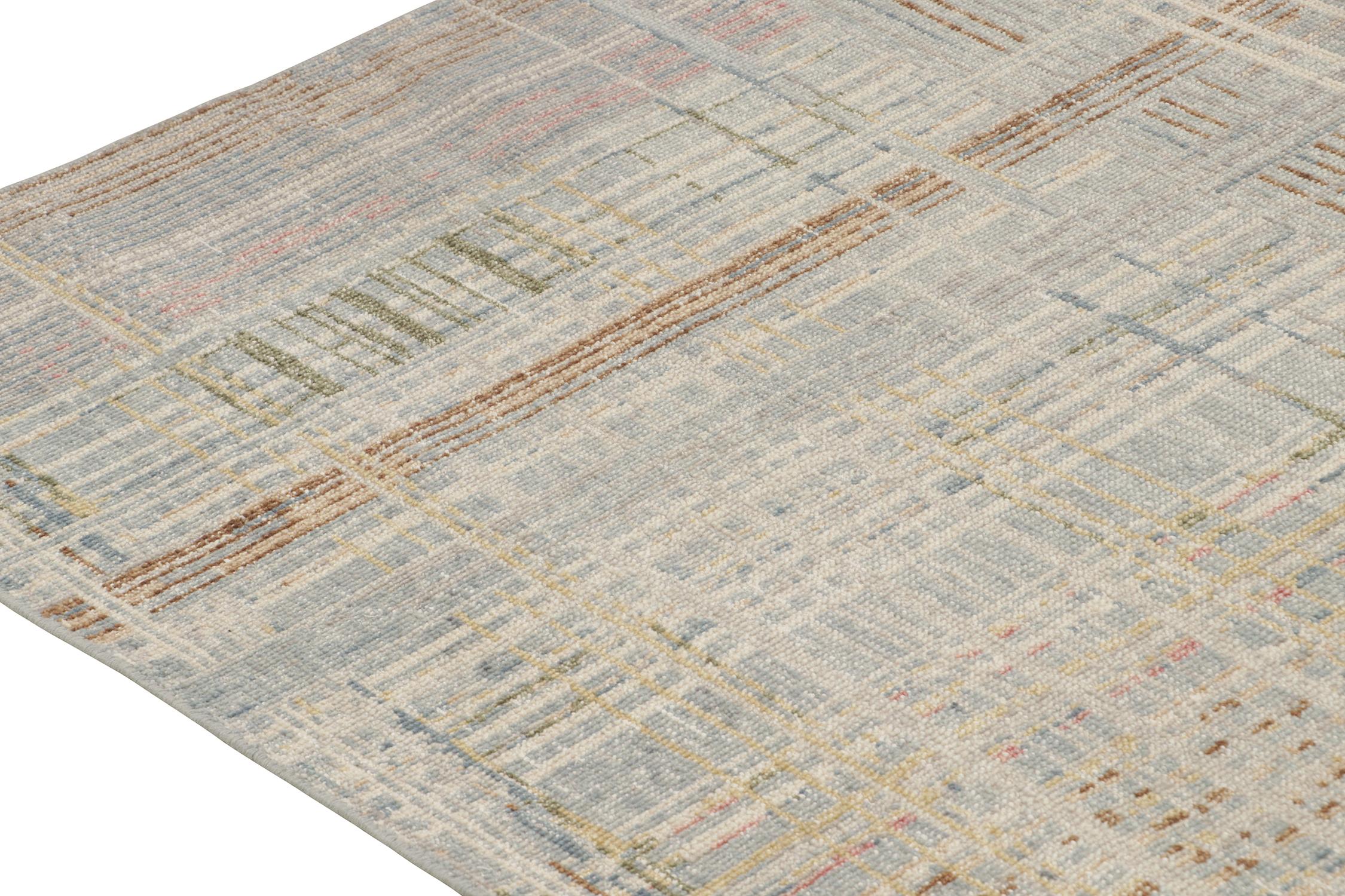Annodato a mano Rug & Kilim: Tappeto astratto in stile Distressed con motivo geometrico policromatico in vendita