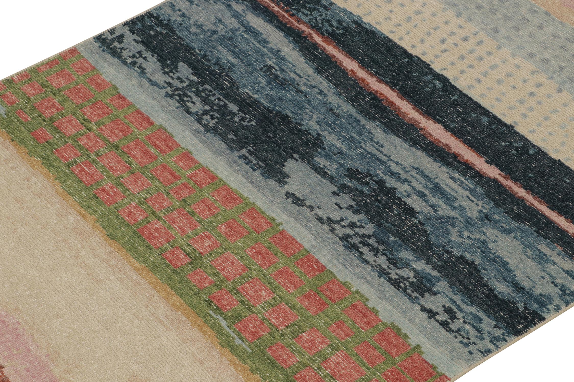 Rug & Kilim's Abstrakter Teppich im Distressed-Stil mit mehrfarbigen Mustern (Indisch) im Angebot