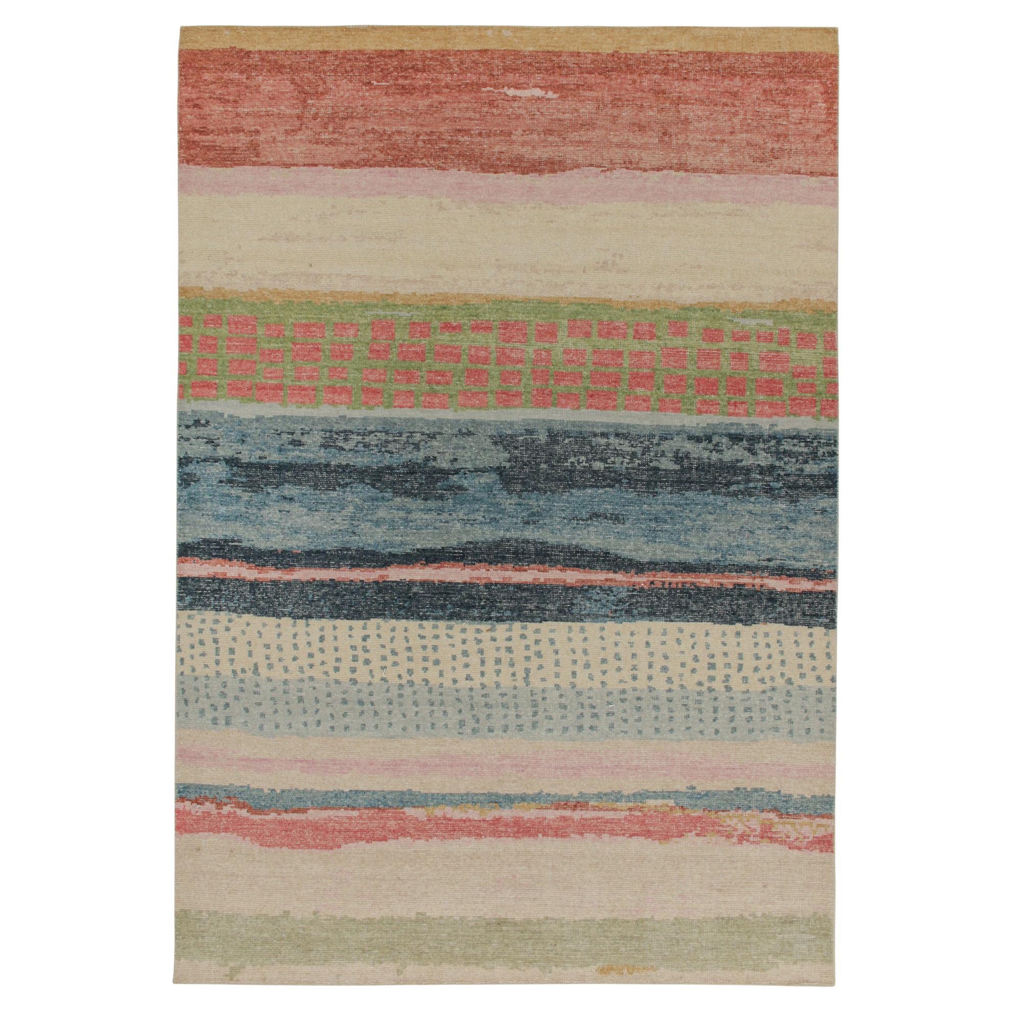 Abstrakter Teppich im Distressed-Stil von Rug & Kilim mit mehrfarbigem Muster