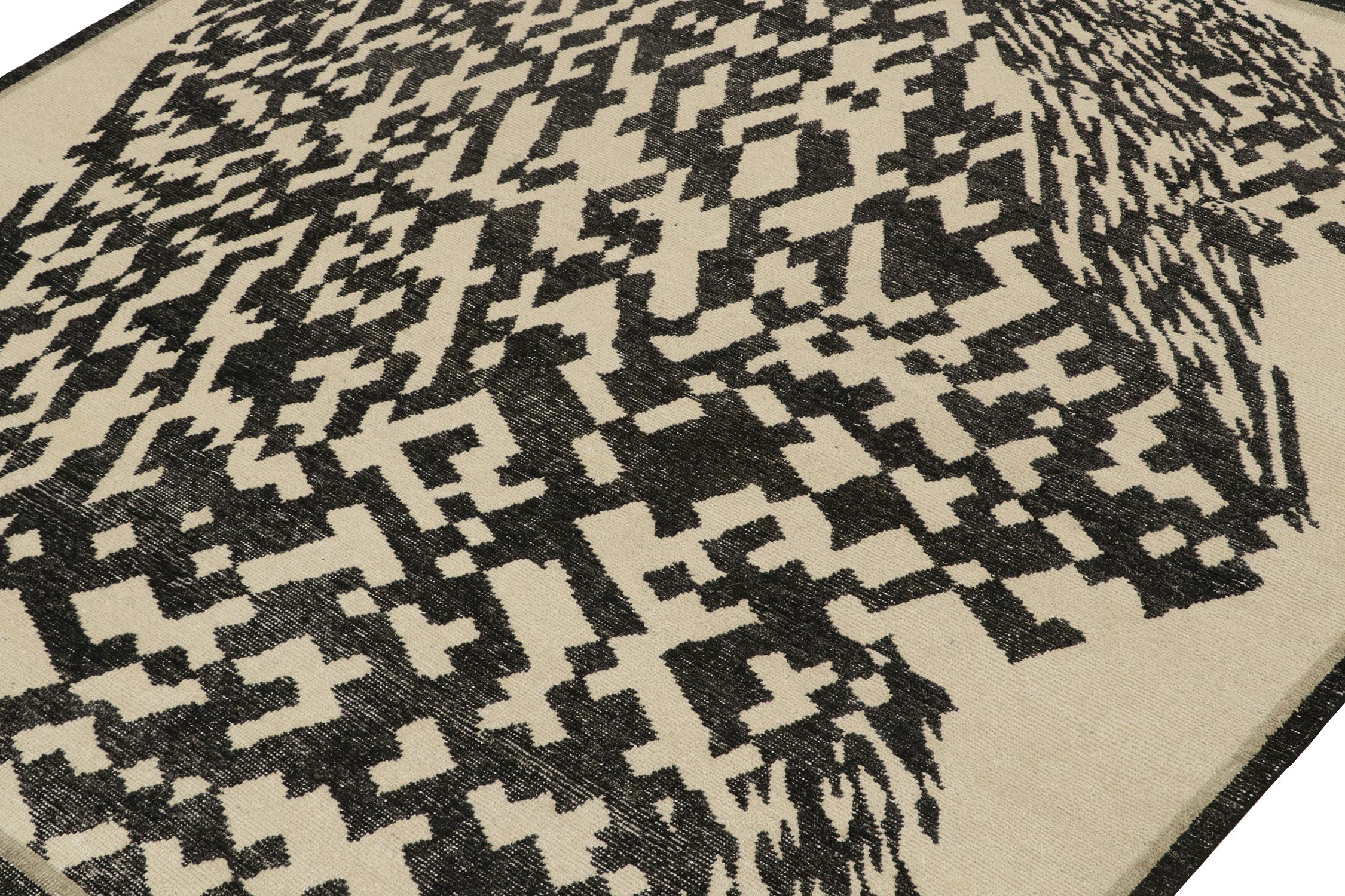 Indian Rug & Kilim’s Distressed Style Abstract rug in White and Black Geometric Pattern For Sale
