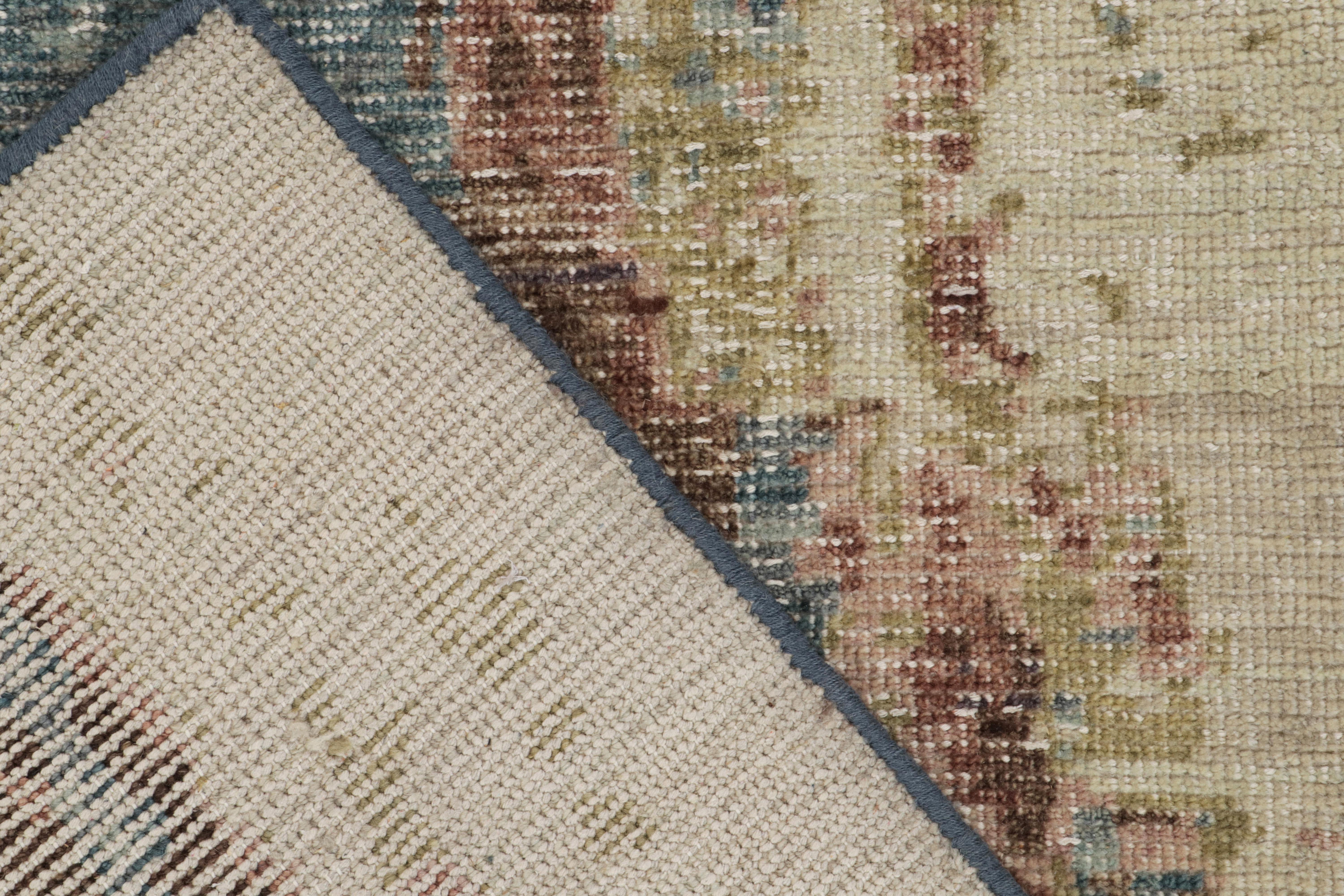 Rug & Kilim's abstrakter Teppich im Distressed-Stil in Weiß, Blau, Beige-Braun im Zustand „Neu“ im Angebot in Long Island City, NY