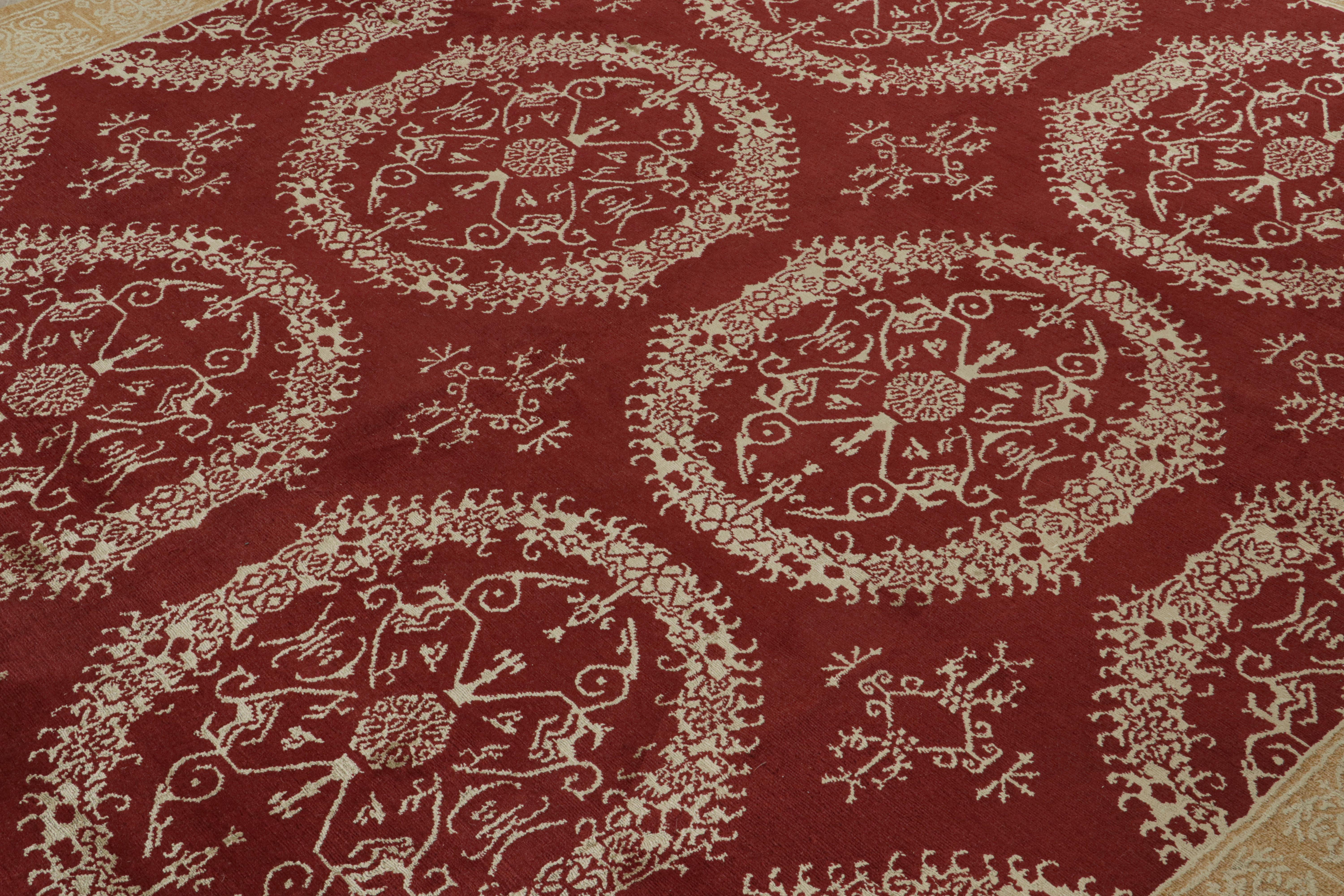 Abstrakter Läufer von Rug & Kilim im Distressed-Stil in Beige-Braun mit geometrischem Muster (Nepalesisch) im Angebot