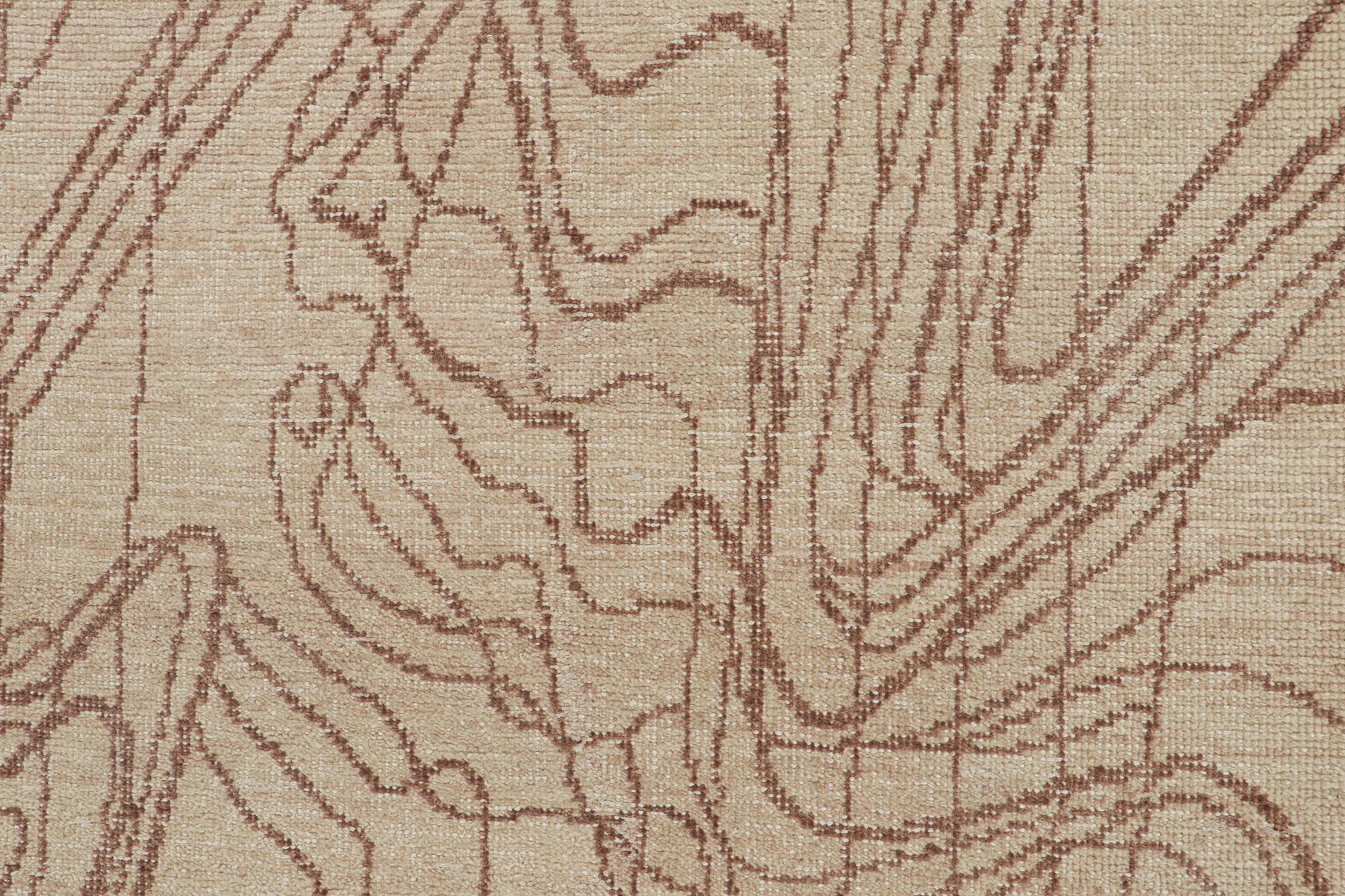 Abstrakter Läufer von Rug & Kilim im Distressed-Stil in Beige-Braun mit geometrischem Muster im Zustand „Neu“ im Angebot in Long Island City, NY