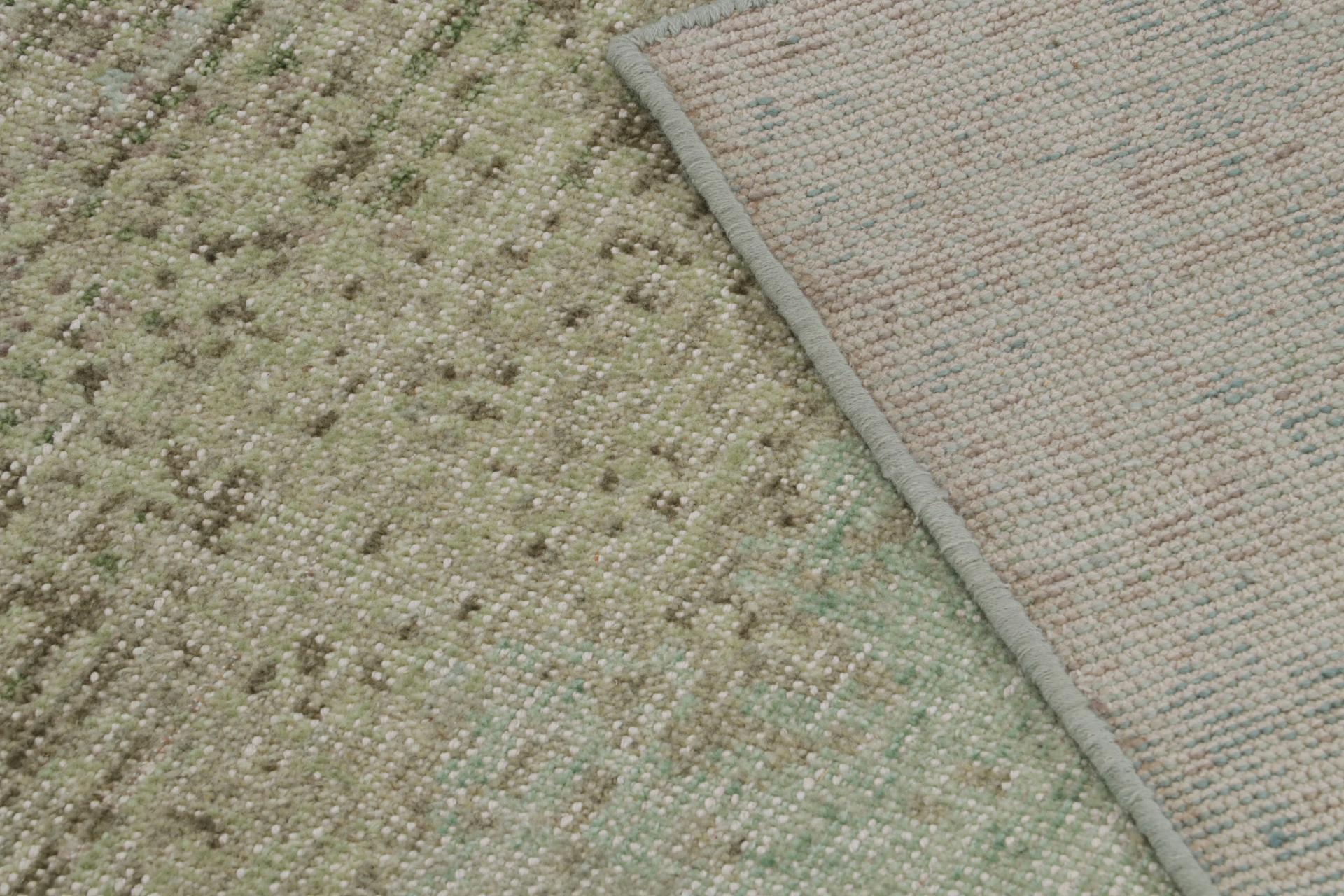 XXI secolo e contemporaneo Rug & Kilim - Tappeto da corsa astratto in stile Distressed in blu e beige in vendita