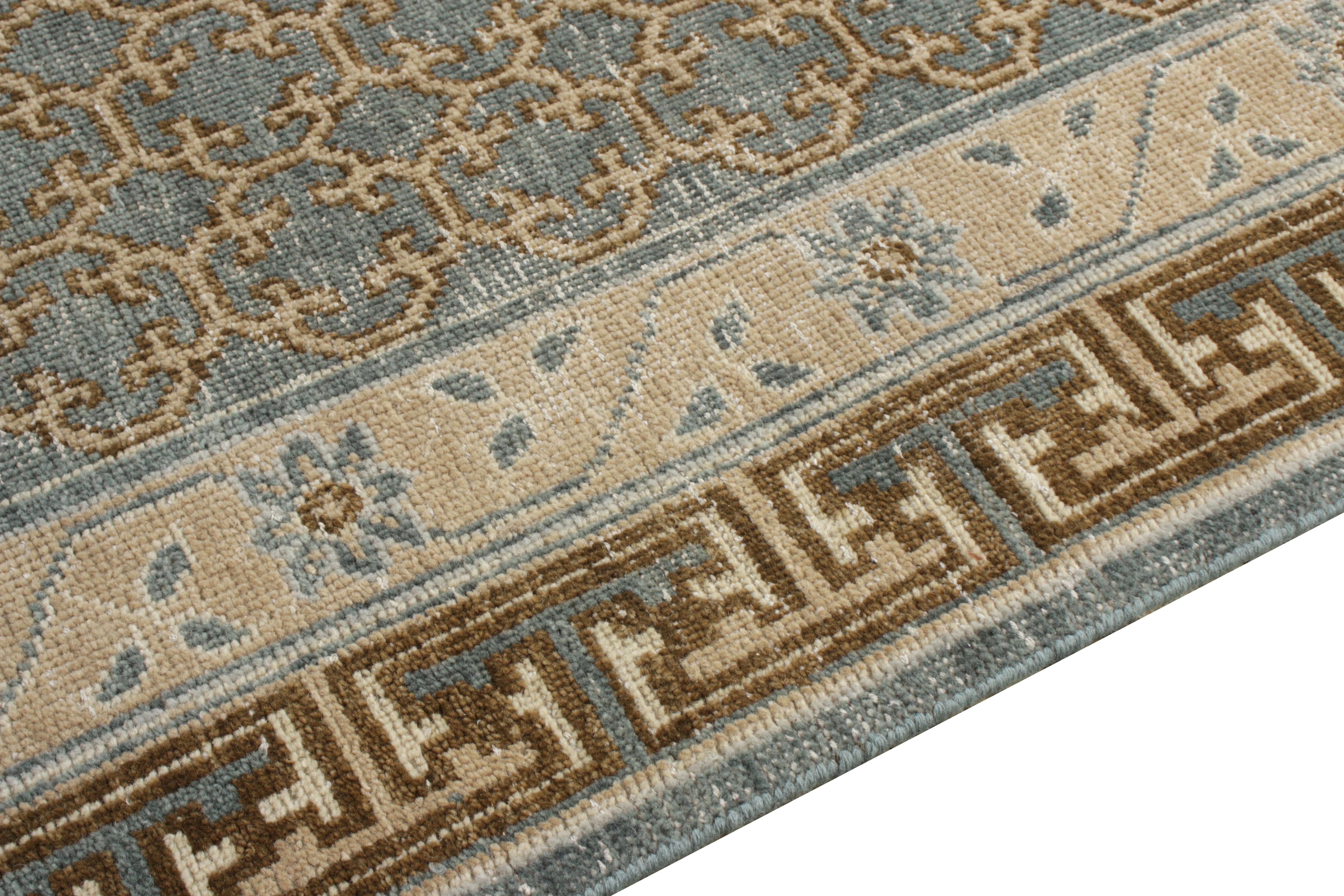 Alfombra personalizada estilo envejecido de Rug & Kilim en azul y estampado geométrico beige-marrón Indio en venta