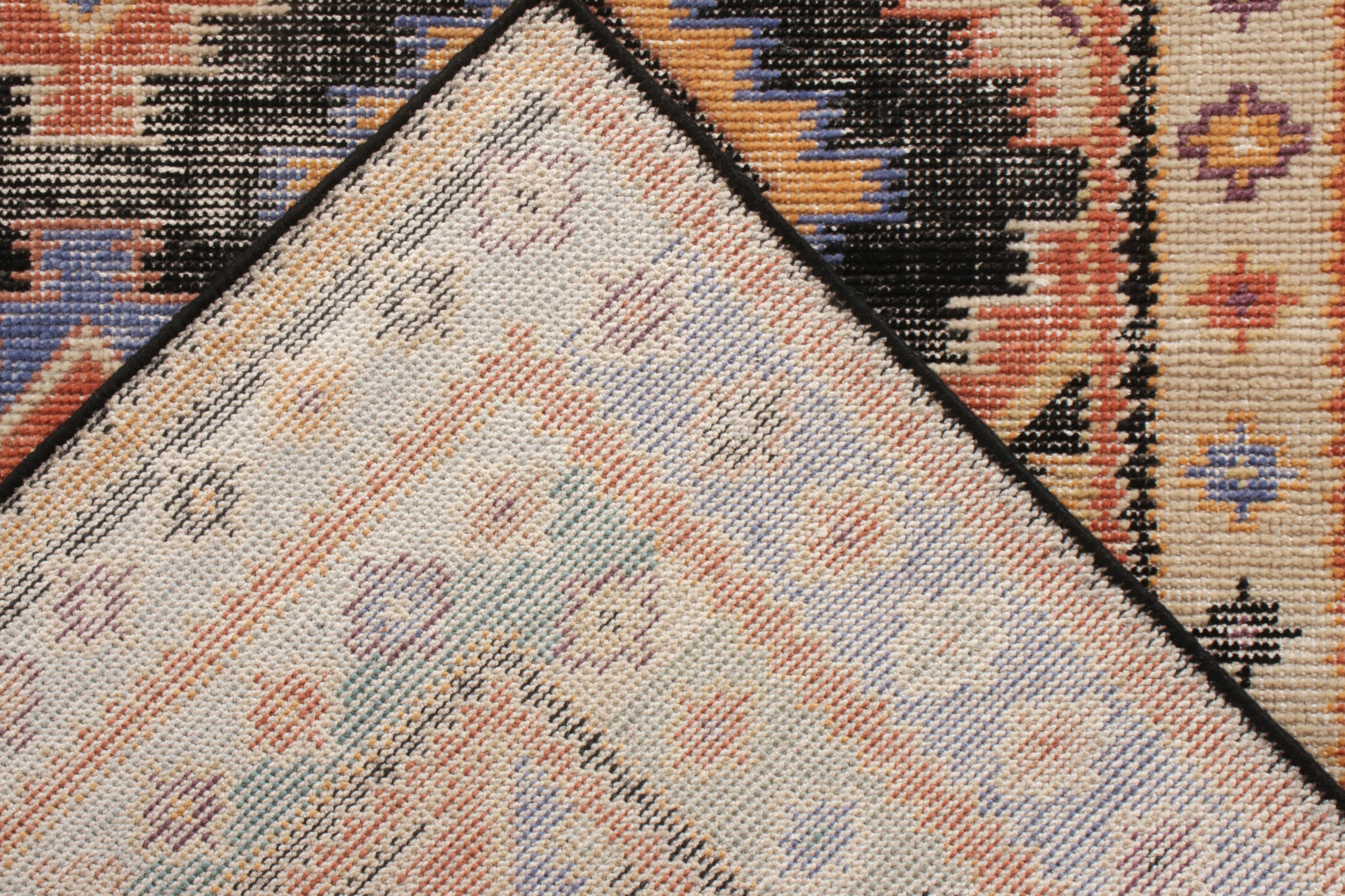 Annodato a mano Rug & Kilim - Tappeto personalizzato in stile Distressed con motivo geometrico blu e nero in vendita