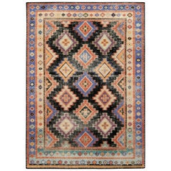 Alfombra personalizada estilo envejecido de Rug & Kilim en azul y negro con dibujo geométrico