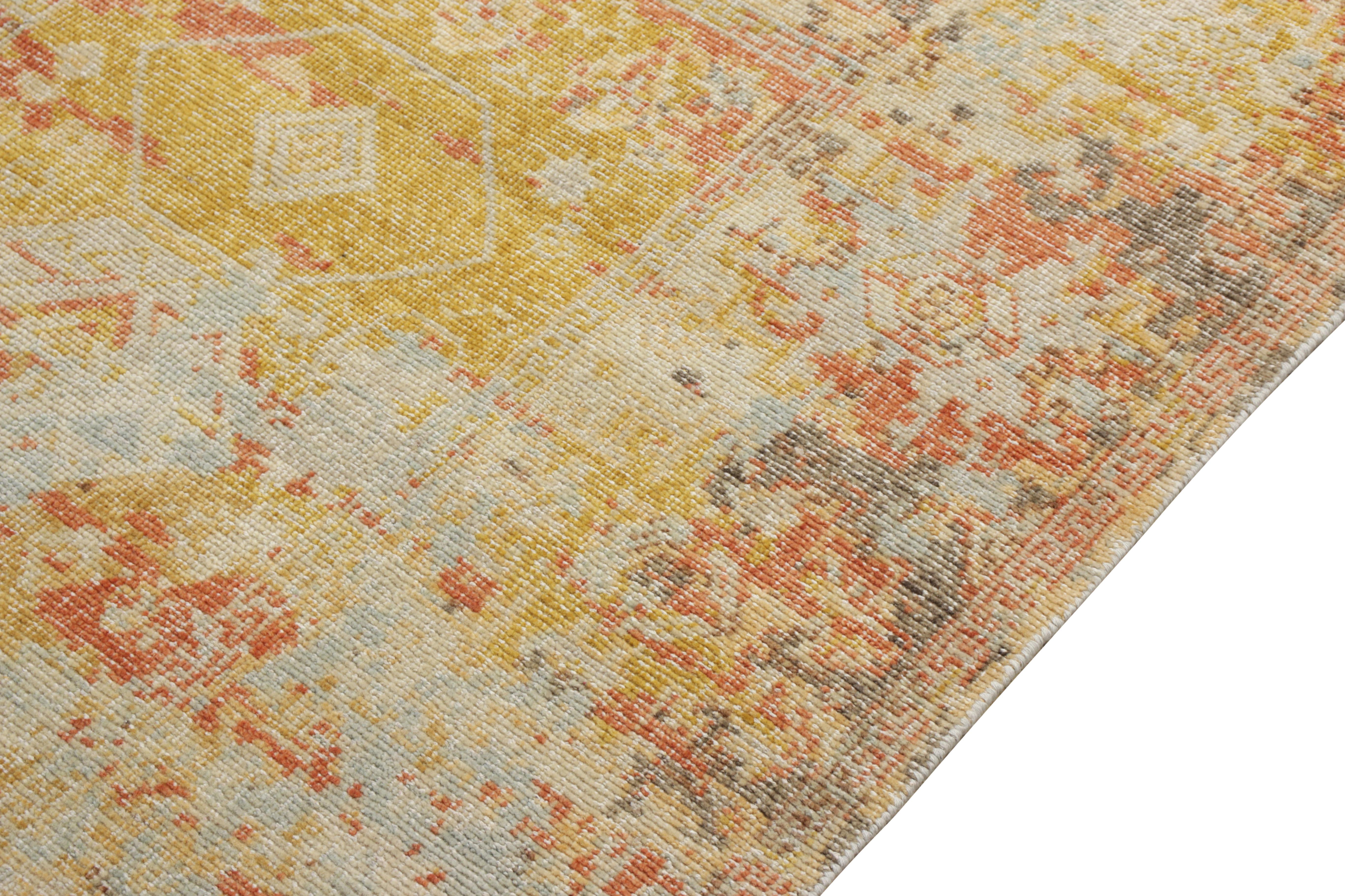 Teppich & Kilims Distressed Style Maßgefertigter Teppich in Orange, Grau, Gelb Geometrisch (Indisch) im Angebot