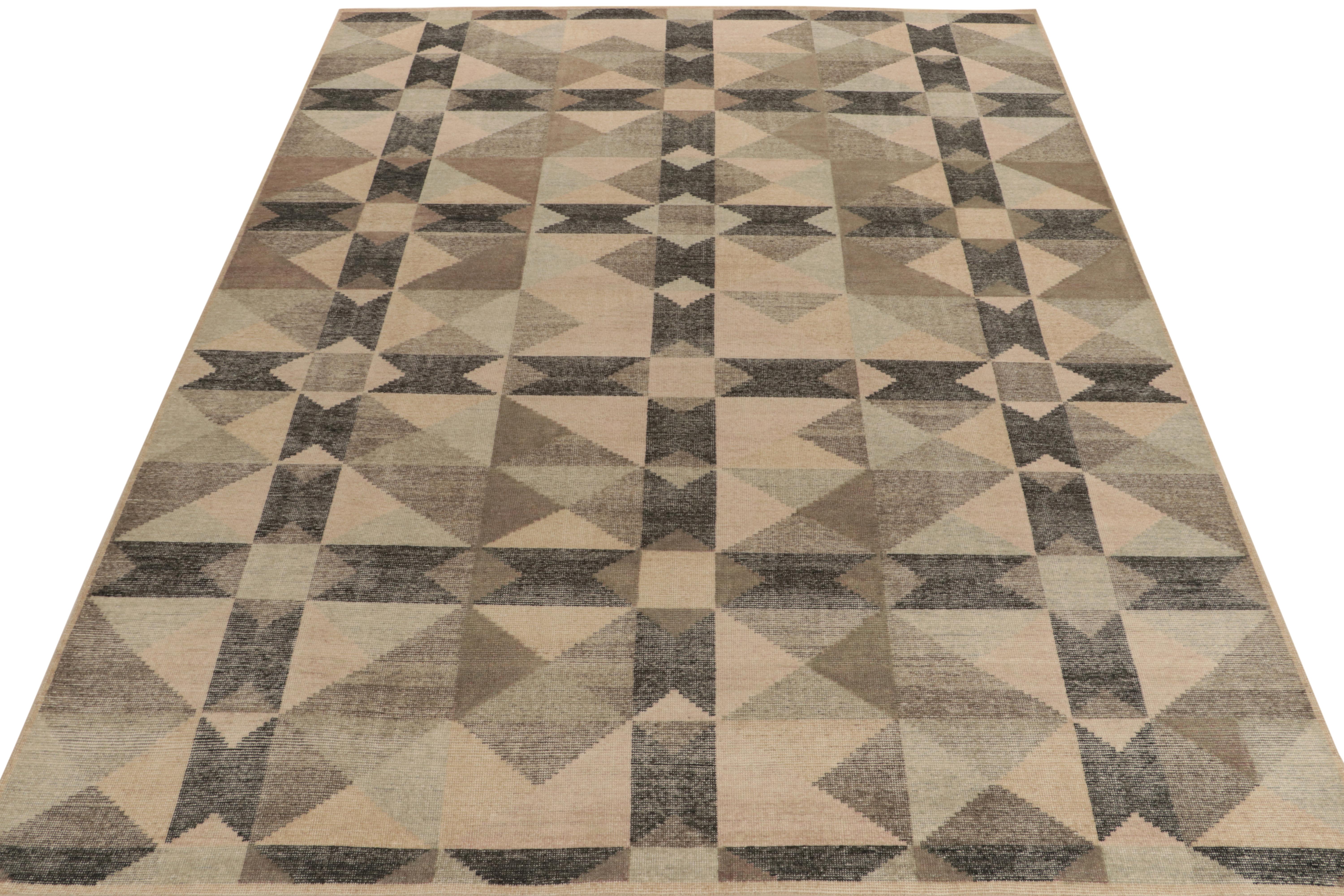 Handgeknüpft aus Wolle, ein elegantes Stück, das eine brillante Interpretation der modernen Geometrie darstellt. Die 9x12-Ausgabe dieses Teppichs zeigt ein gleichmäßiges geometrisches Muster, das in gedämpften Beige-, Braun-, Schwarz- und Grautönen