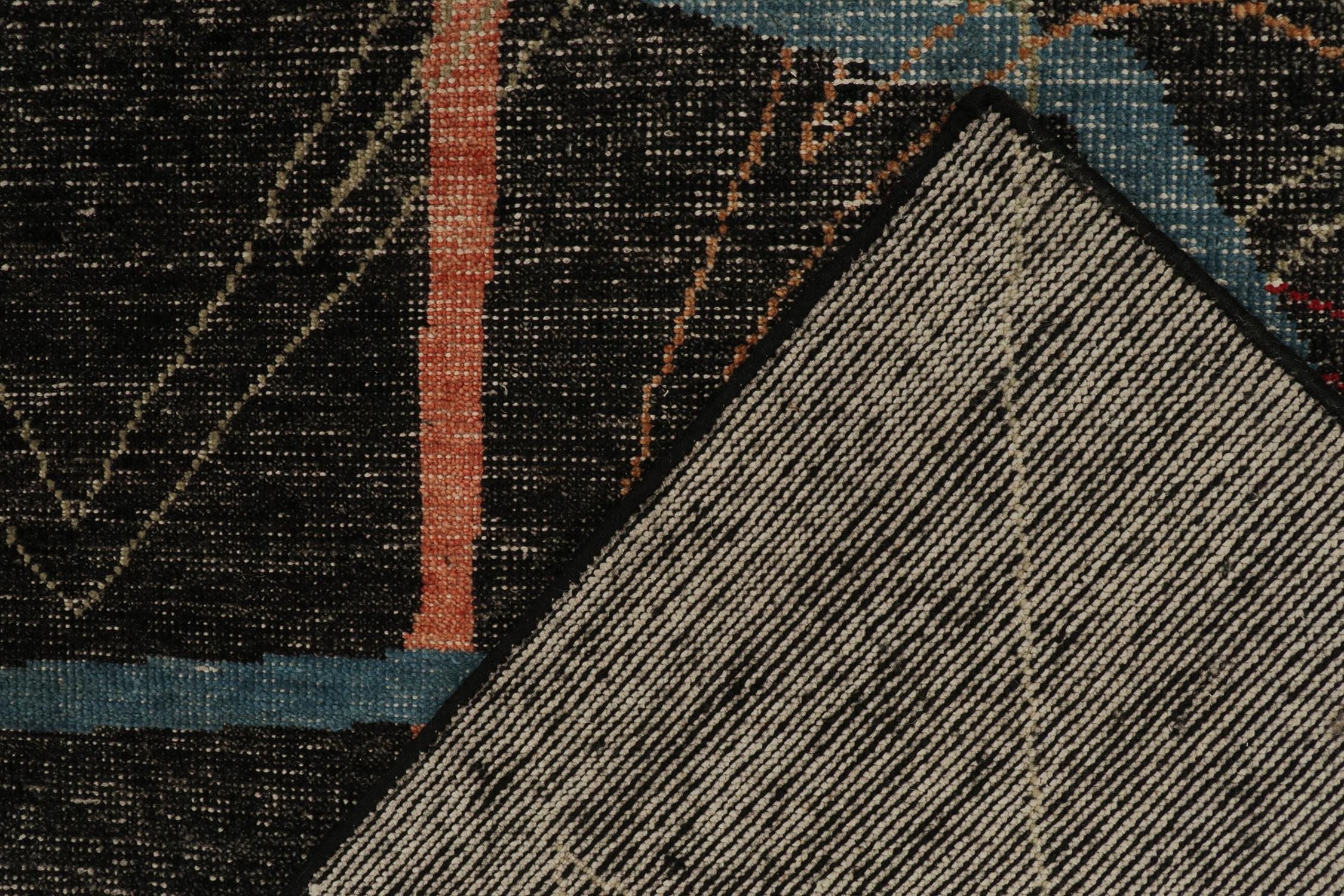Rug & Kilim's Distressed Style Deco Rug in Schwarz mit buntem geometrischem Muster (21. Jahrhundert und zeitgenössisch) im Angebot