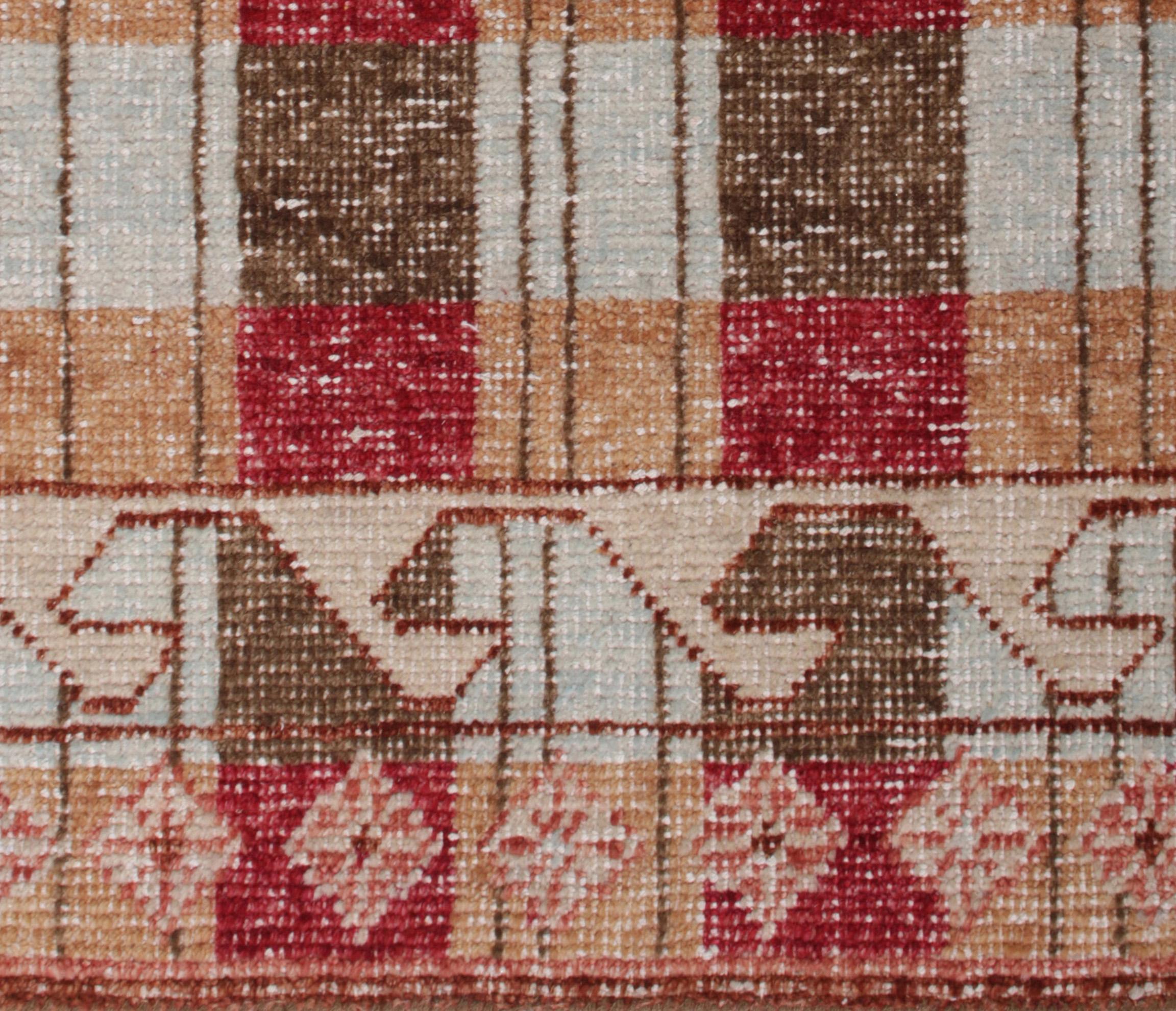 Teppich &amp; Kilims Distressed Style Gift-Size Teppich in Beige-Braun, Rot und Blau (Handgeknüpft) im Angebot