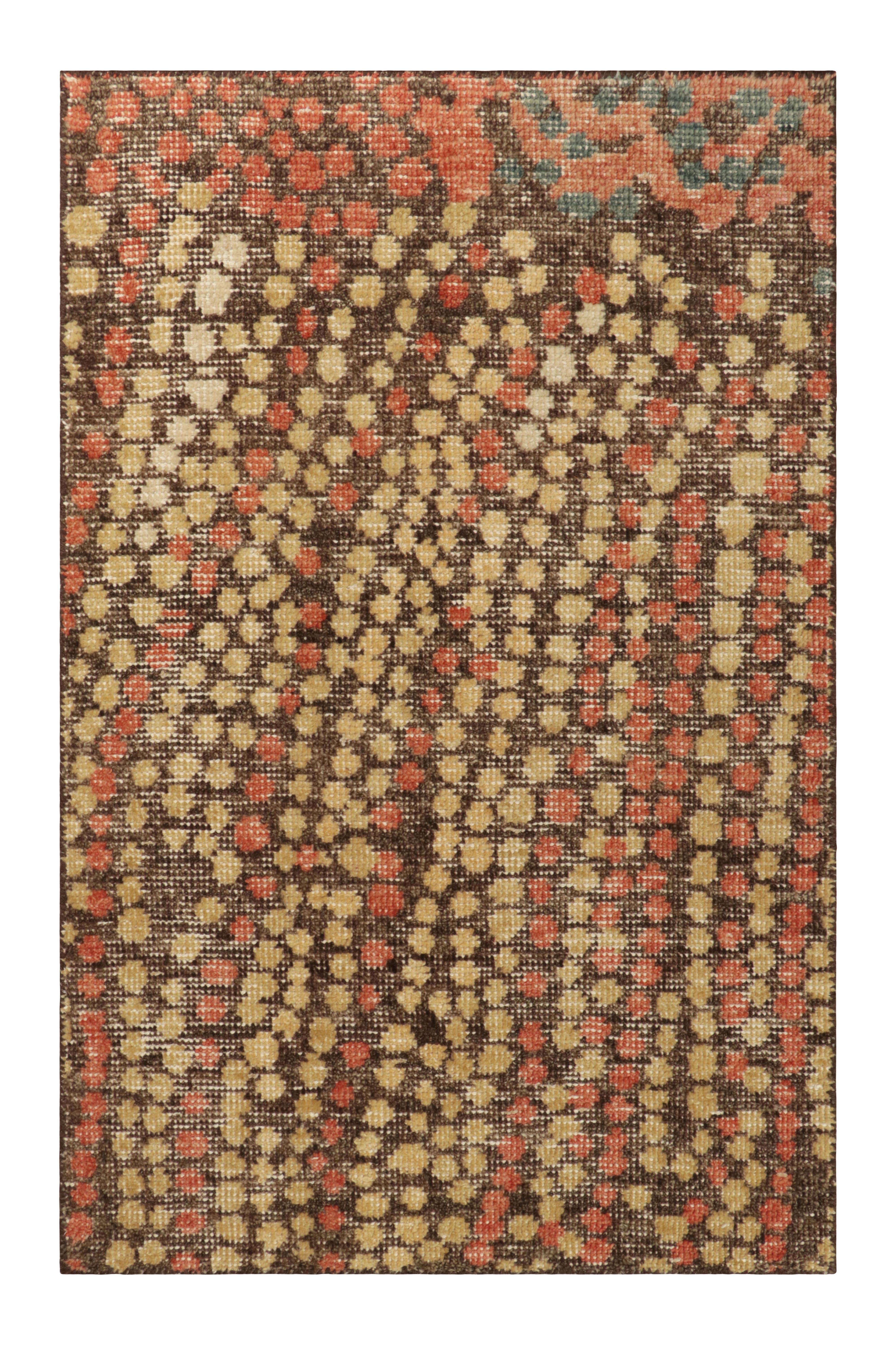 Teppich & Kilims Distressed Style, Geschenkteppich in Beige-Braun, Rot und Blau mit Punkten (Indisch) im Angebot