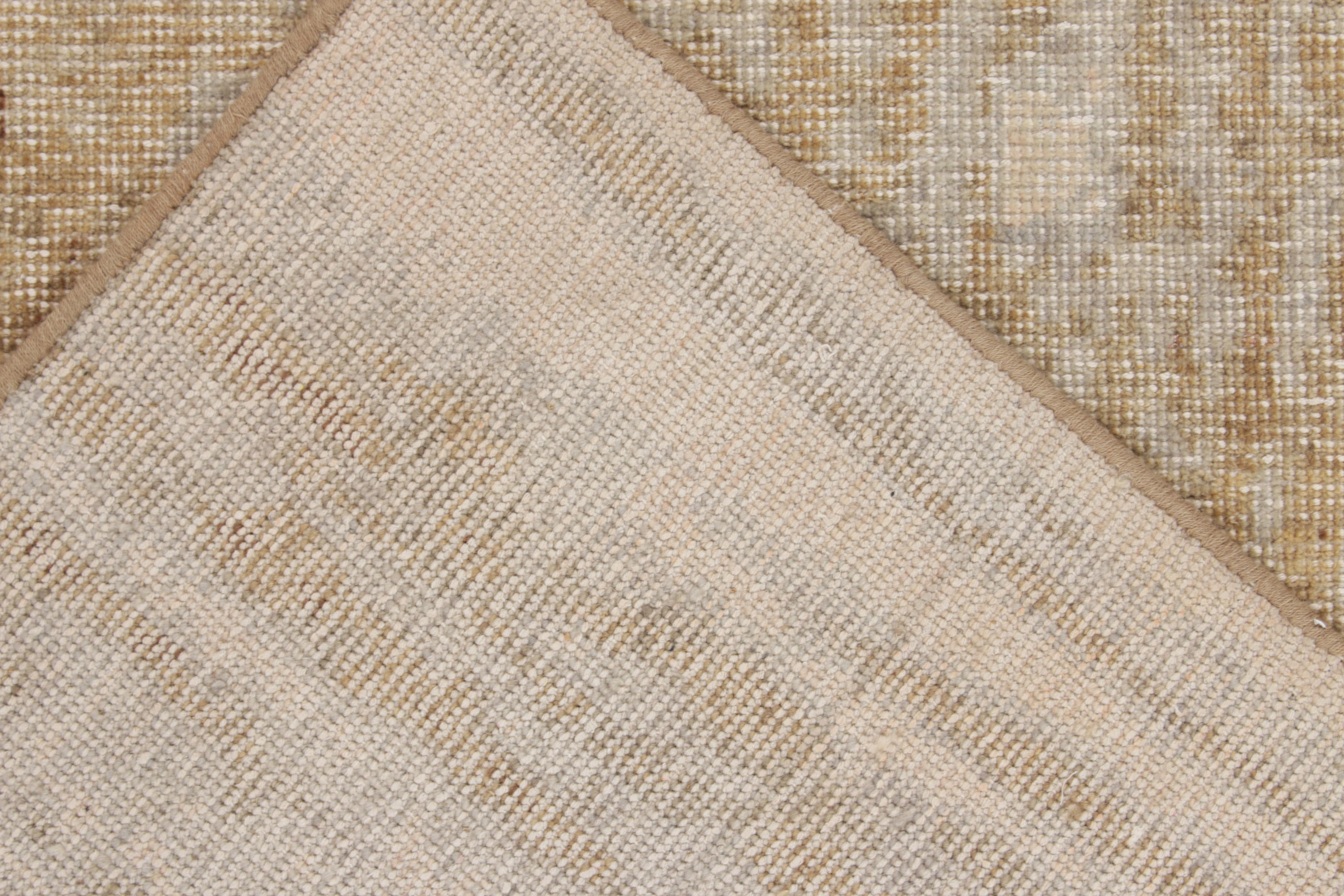 Rug & Kilim's Distressed Style Modern Rug Beige-Brown Abstract Streak Motif Neuf - En vente à Long Island City, NY