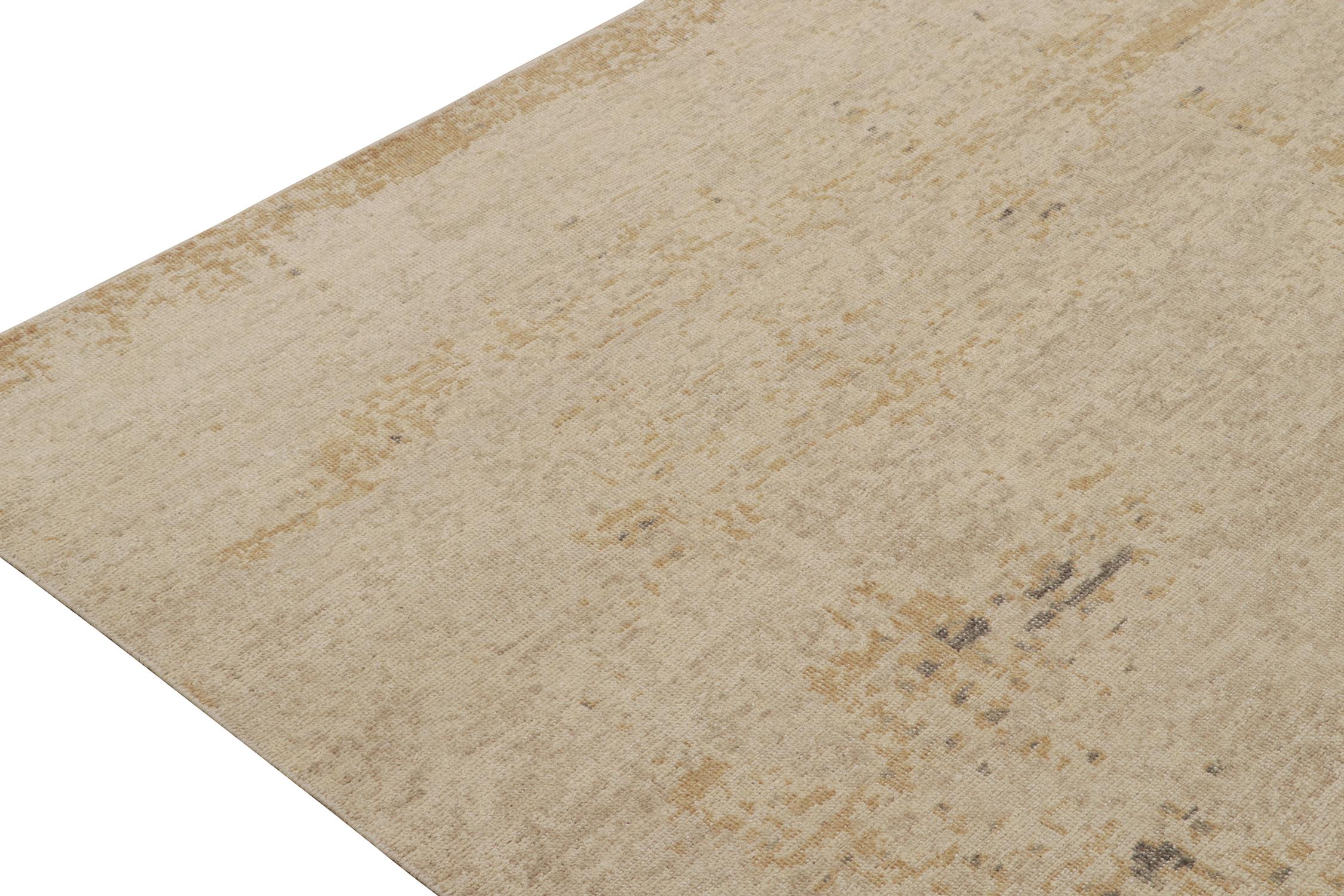 Alfombra moderna de estilo desgastado Rug & Kilim en beige, marrón y gris Anudado a mano en venta
