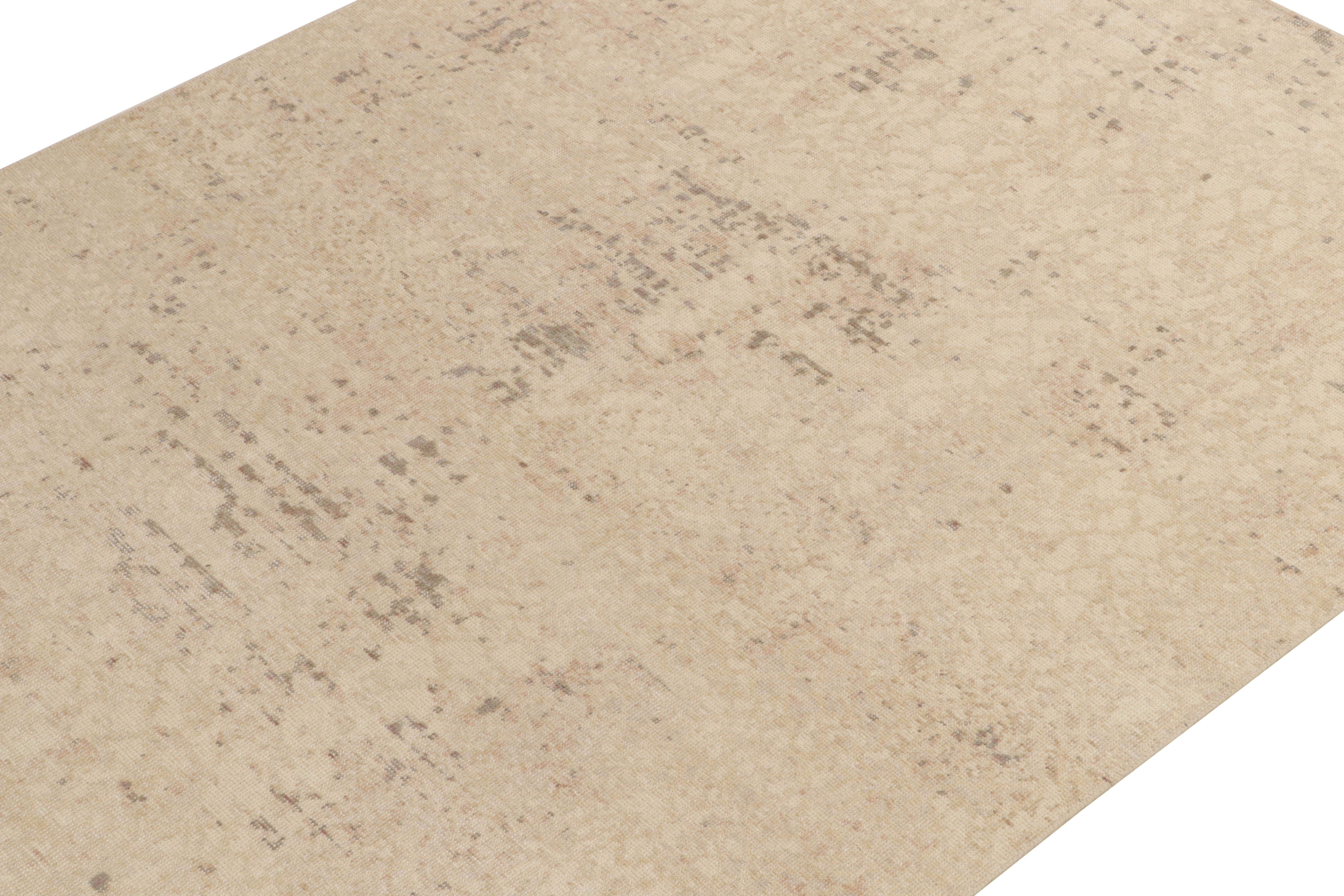 Indien Rug & Kilim's Distressed Style Modern Rug in Beige, Gray Abstract Pattern (tapis moderne de style vieilli en beige, motif abstrait en gris) en vente