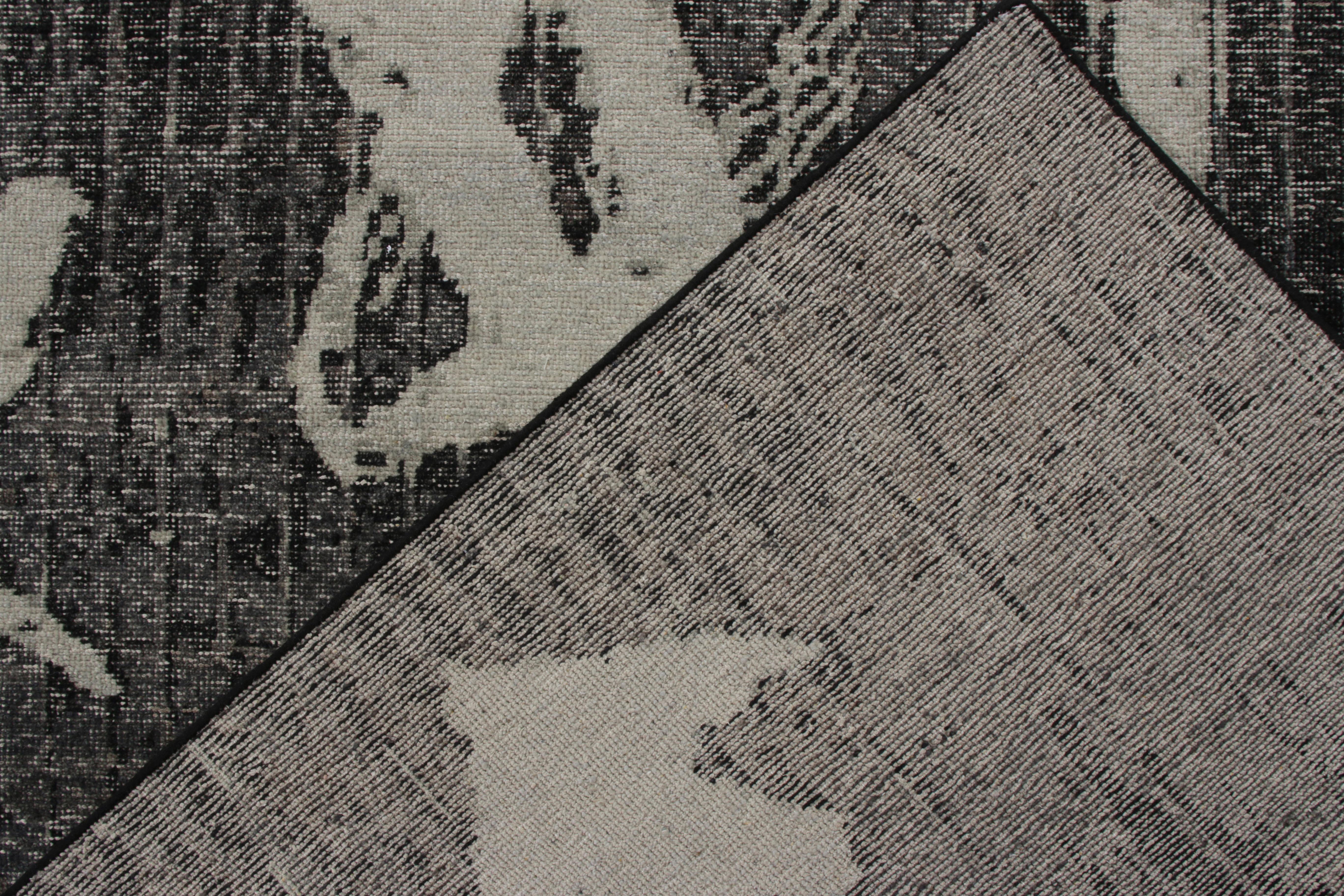 Teppich & Kilims Moderner Teppich im Used-Stil in Schwarz, Grau mit geometrischem Muster (Handgeknüpft) im Angebot