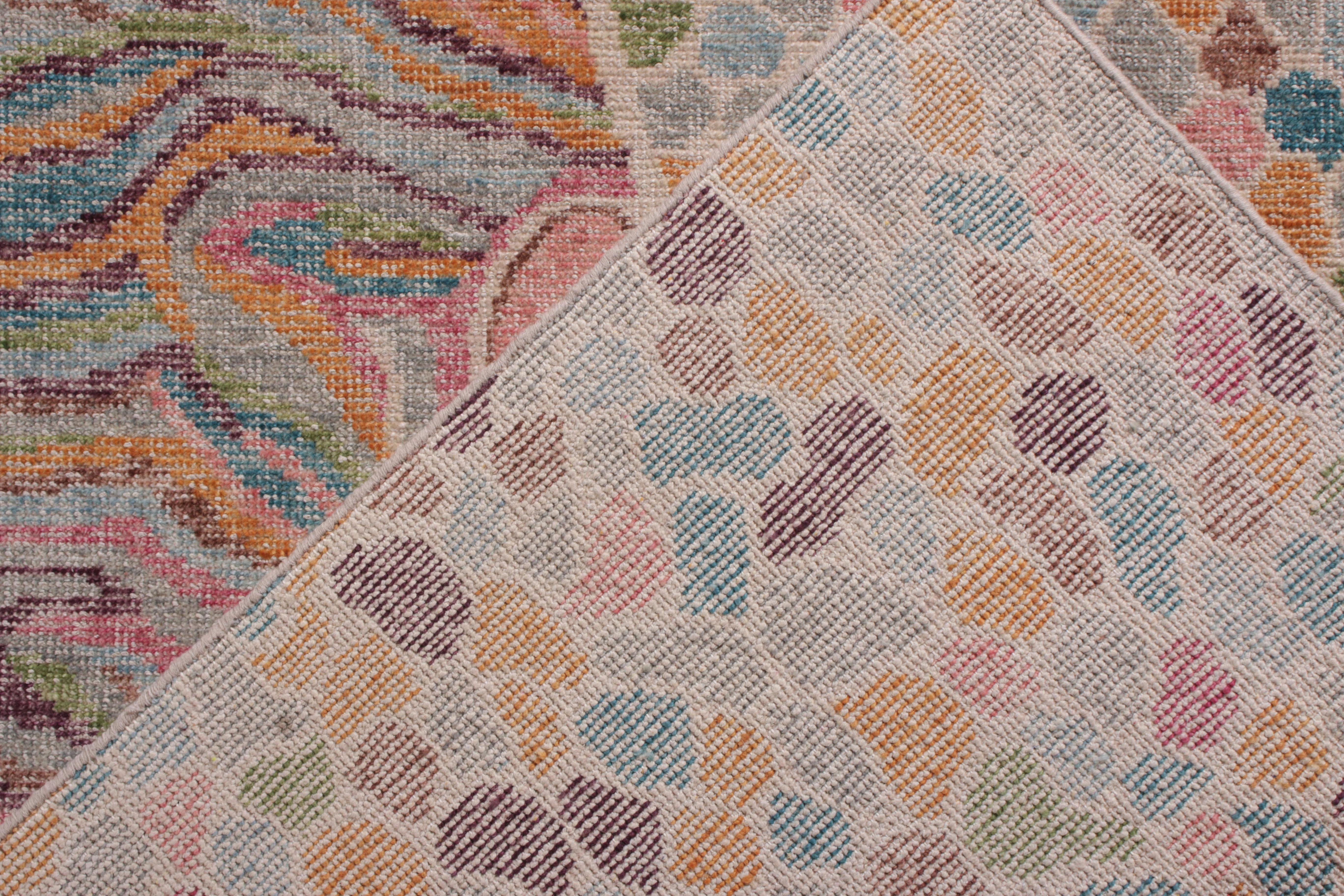 Noué à la main Rug & Kilim's Distressed Style Modern Rug in Blue Geometric Pattern (Tapis moderne à motif géométrique bleu) en vente