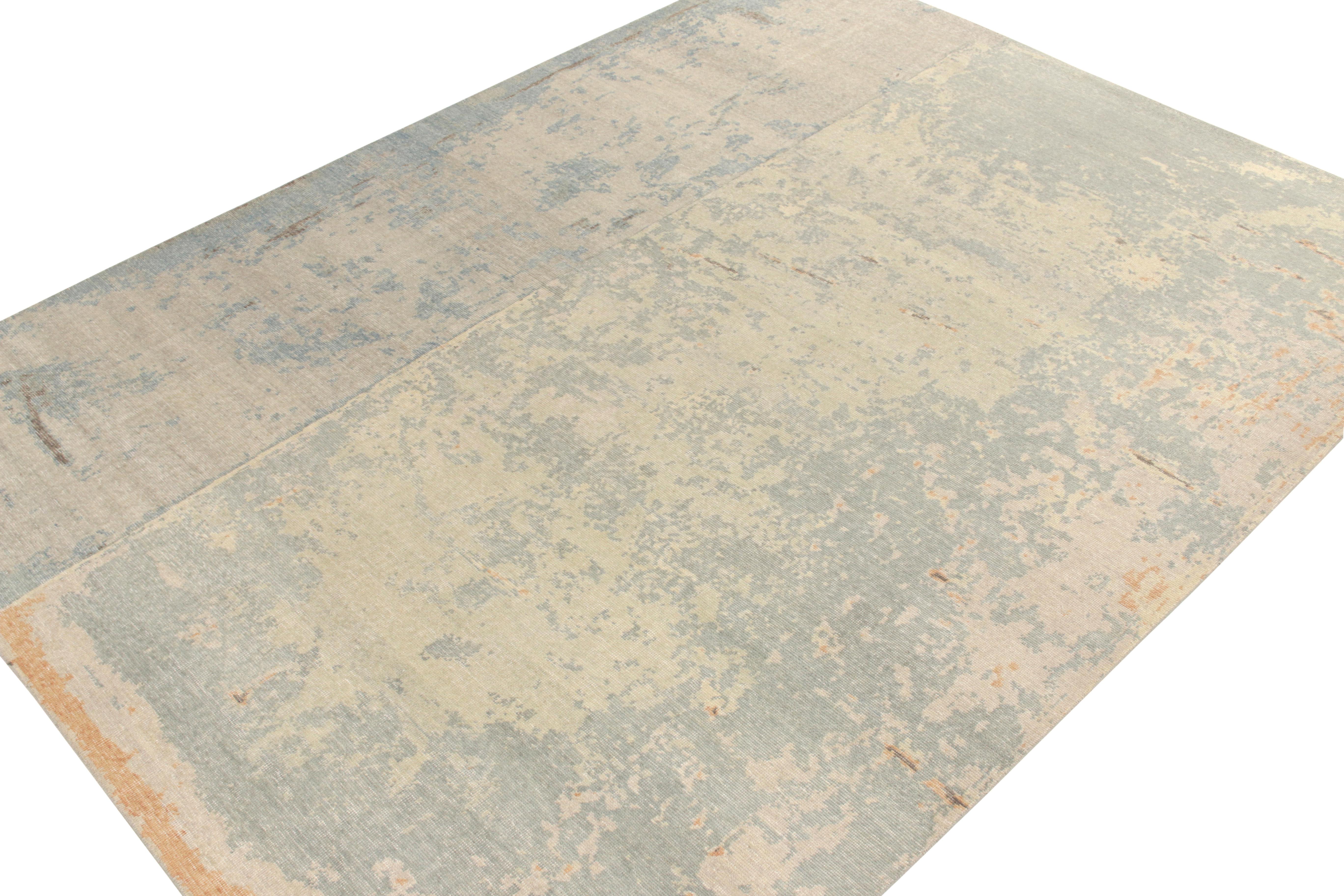 Rug & Kilim's Distressed Style Modern Rug in Blau, Grau, Beige Abstraktes Muster (Indisch) im Angebot