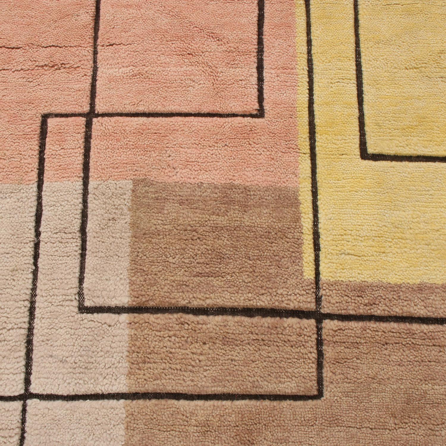 XXIe siècle et contemporain Rug & Kilim's Distressed Style Modern Rug in Cream, Gold, White Dots Pattern (Tapis moderne de style vieilli avec motifs de points crème, or et blancs) en vente