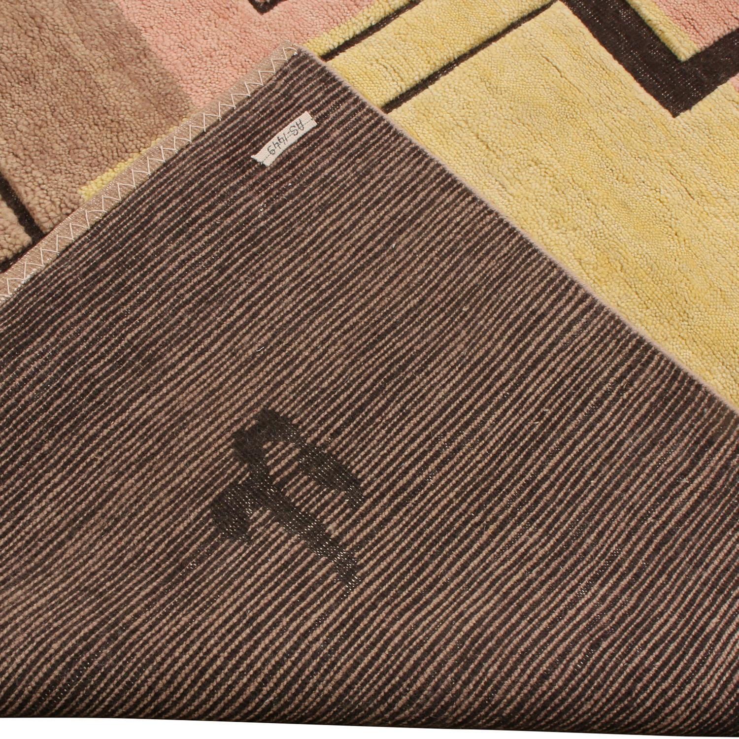 Laine Rug & Kilim's Distressed Style Modern Rug in Cream, Gold, White Dots Pattern (Tapis moderne de style vieilli avec motifs de points crème, or et blancs) en vente