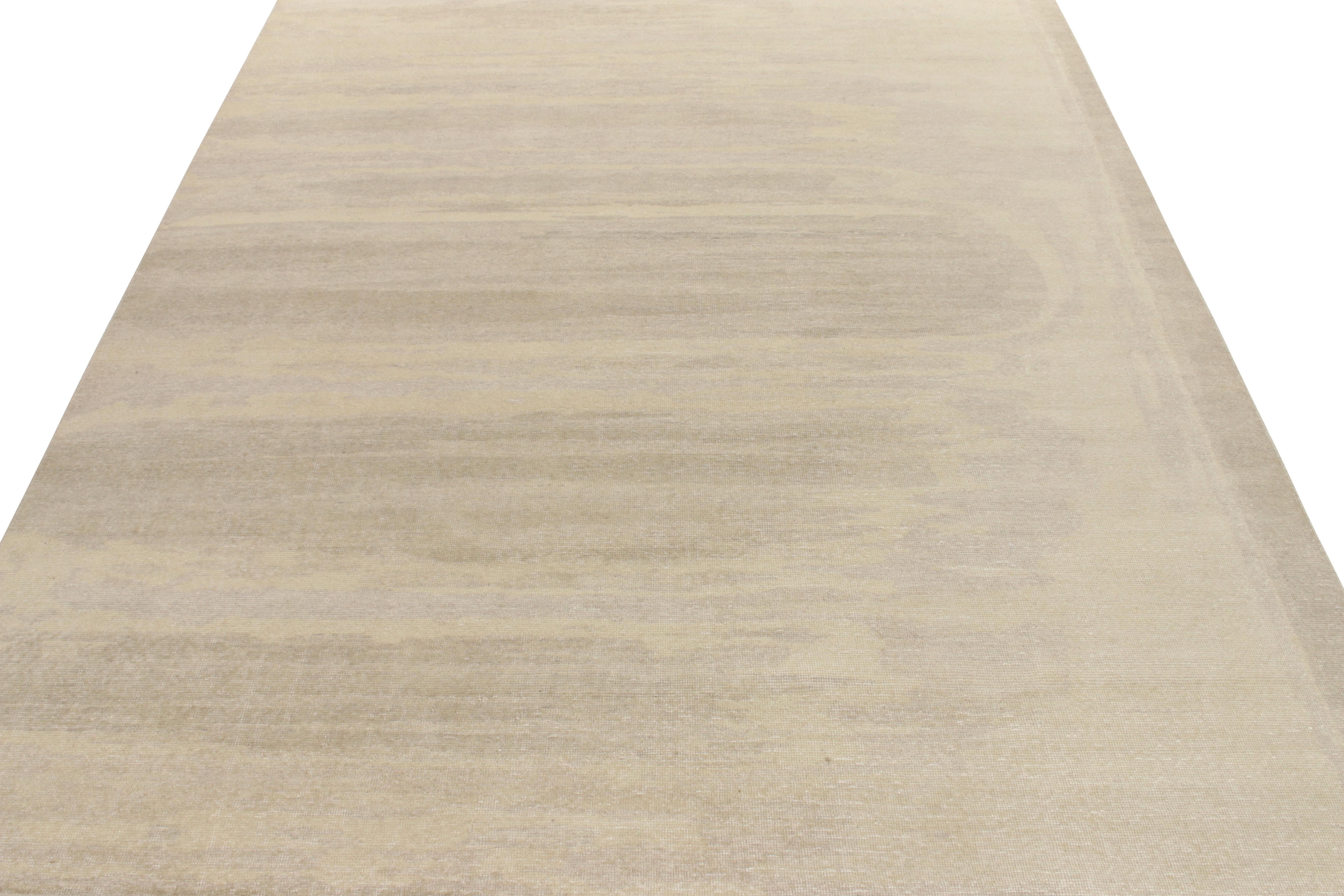 Caratterizzato da una miscela di tonalità tenui di grigio e beige-marrone, Rug & Kilim sfoggia questo stile afflitto della sua collezione Homage. Questo tappeto annodato a mano ridefinisce l'innovazione nel design e nel colore in una trama 9x12 che