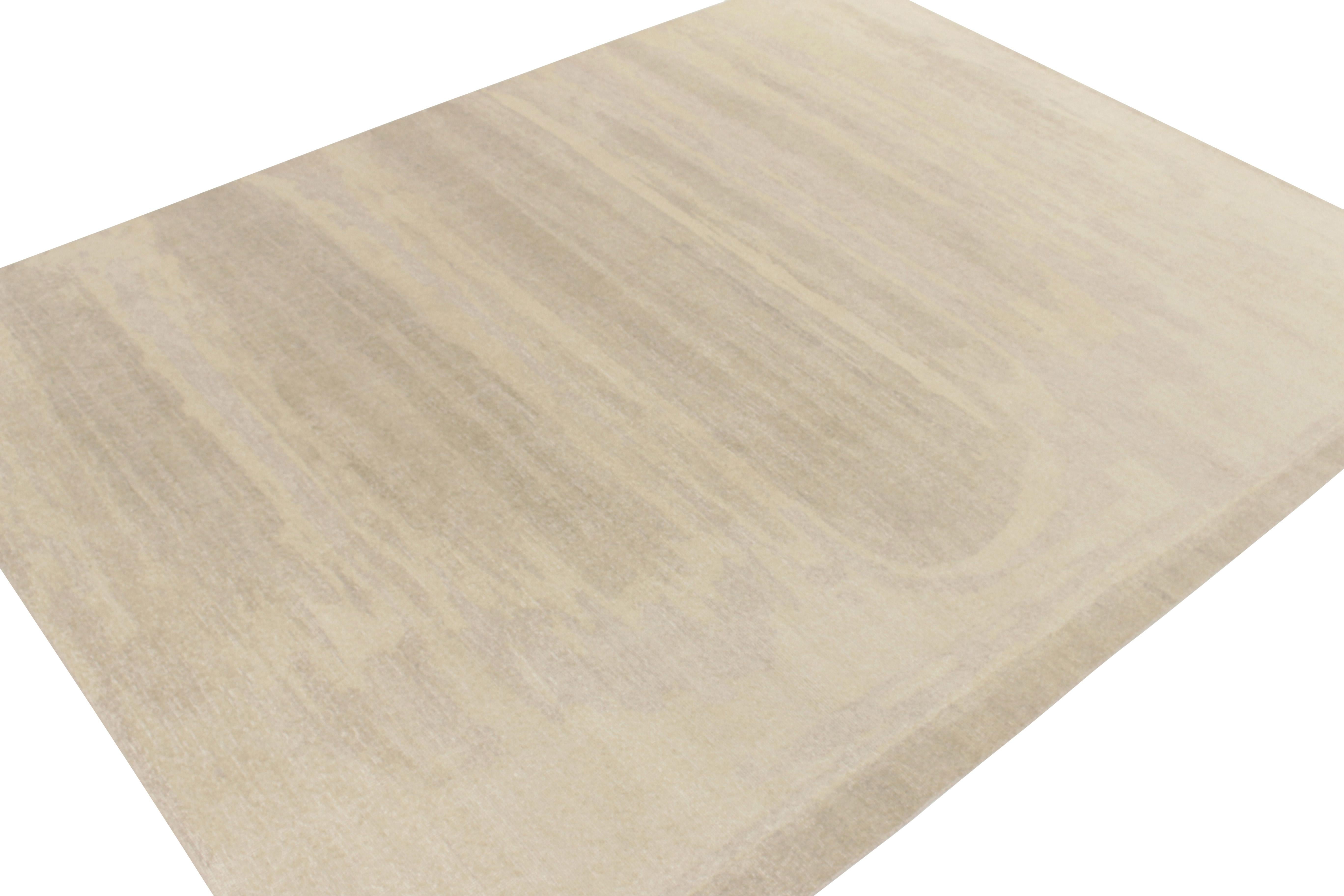 Mid-Century moderno Rug & Kilim è un tappeto moderno in stile Distressed di colore grigio, beige e marrone con motivi astratti. in vendita