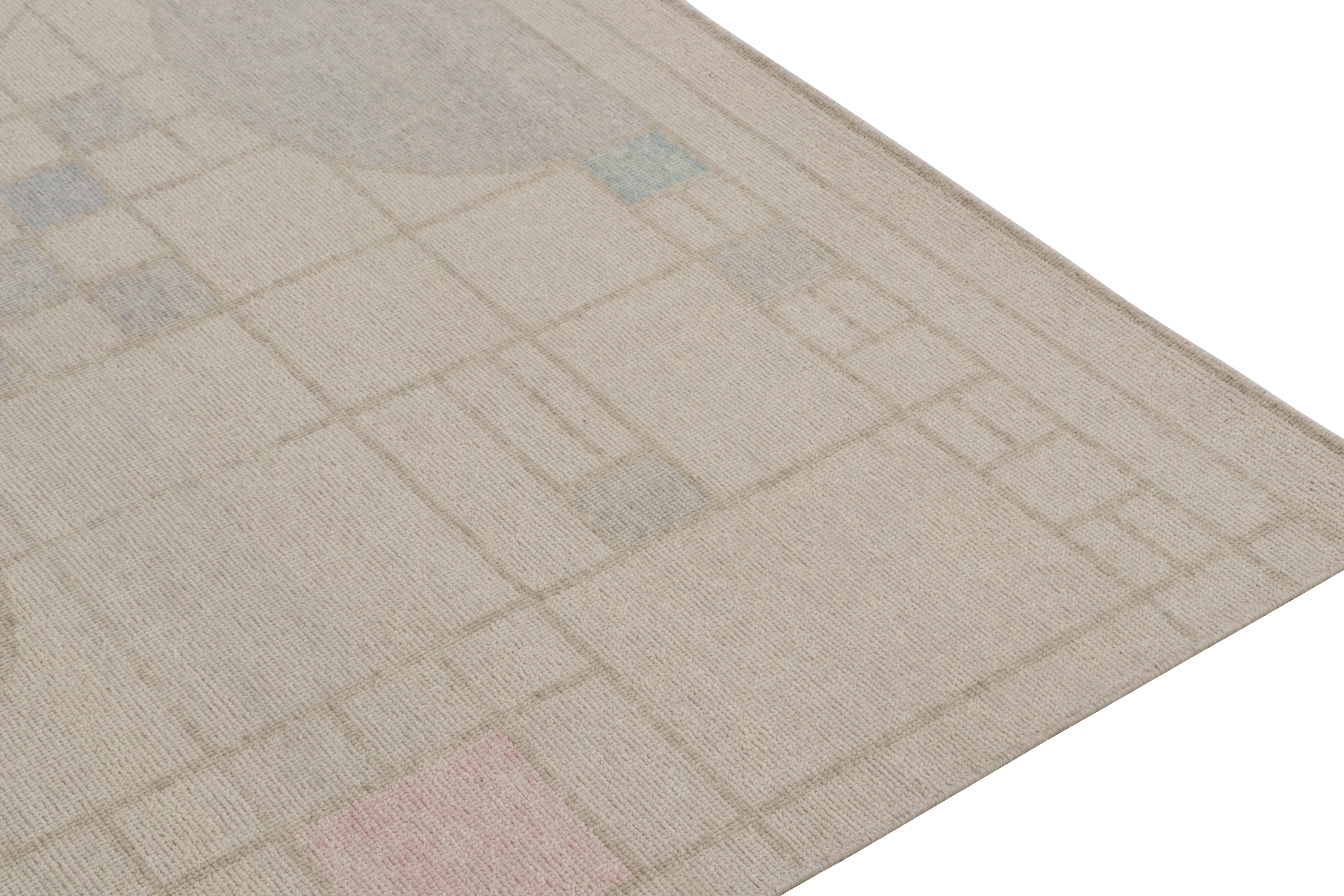 Noué à la main Rug & Kilim's Distressed Style Modern Rug in Polychromatic Geometric Patterns (tapis moderne de style vieilli aux motifs géométriques polychromes) en vente