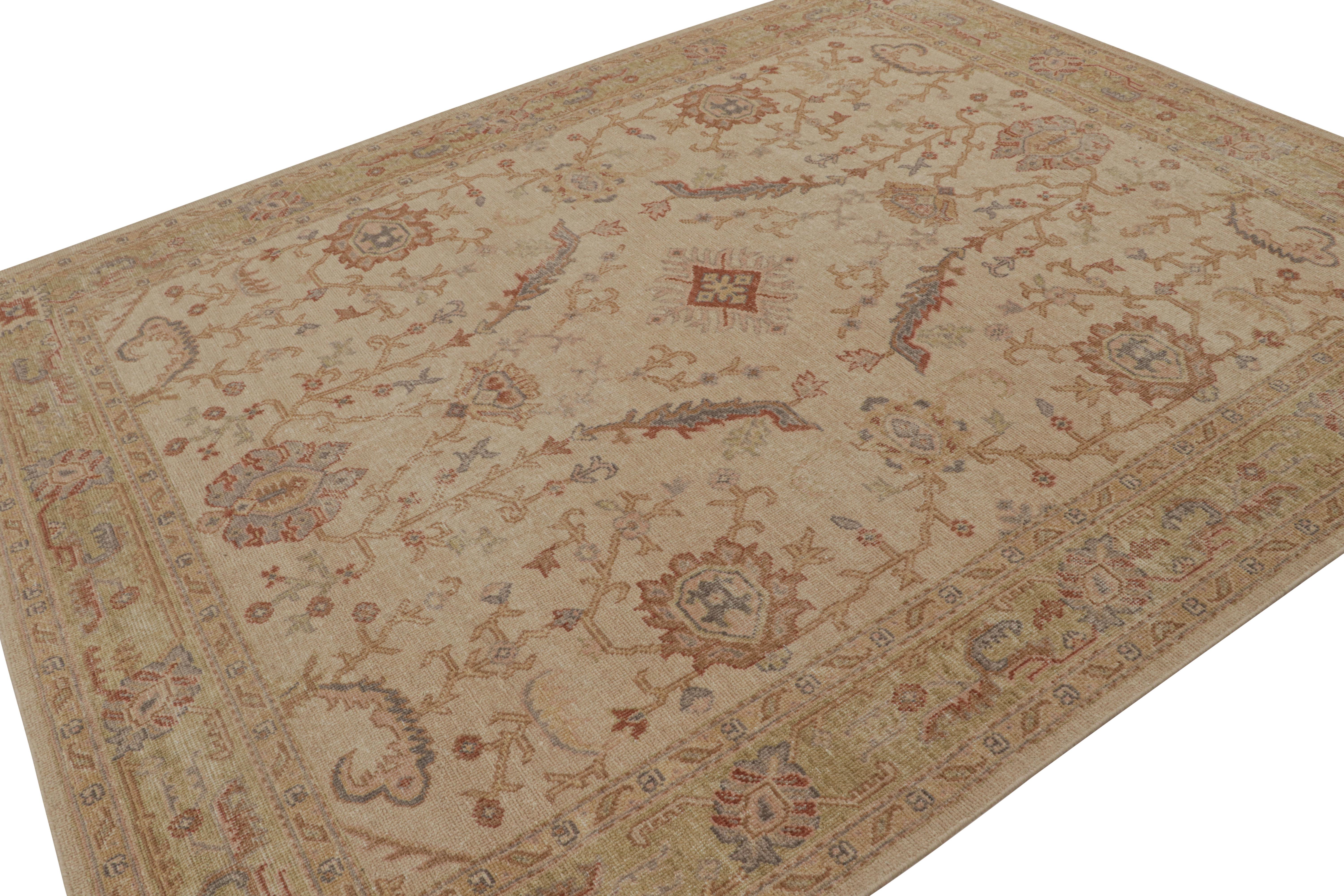 Inspiré des tapis Oushak, ce tapis moderne 8x10 de style vieilli est issu de la collection Homage de Rug & Kilim. Noué à la main en laine.

Sur le Design :

Dans cette pièce, le champ beige-brun et la bordure vert chartreuse soulignent des motifs