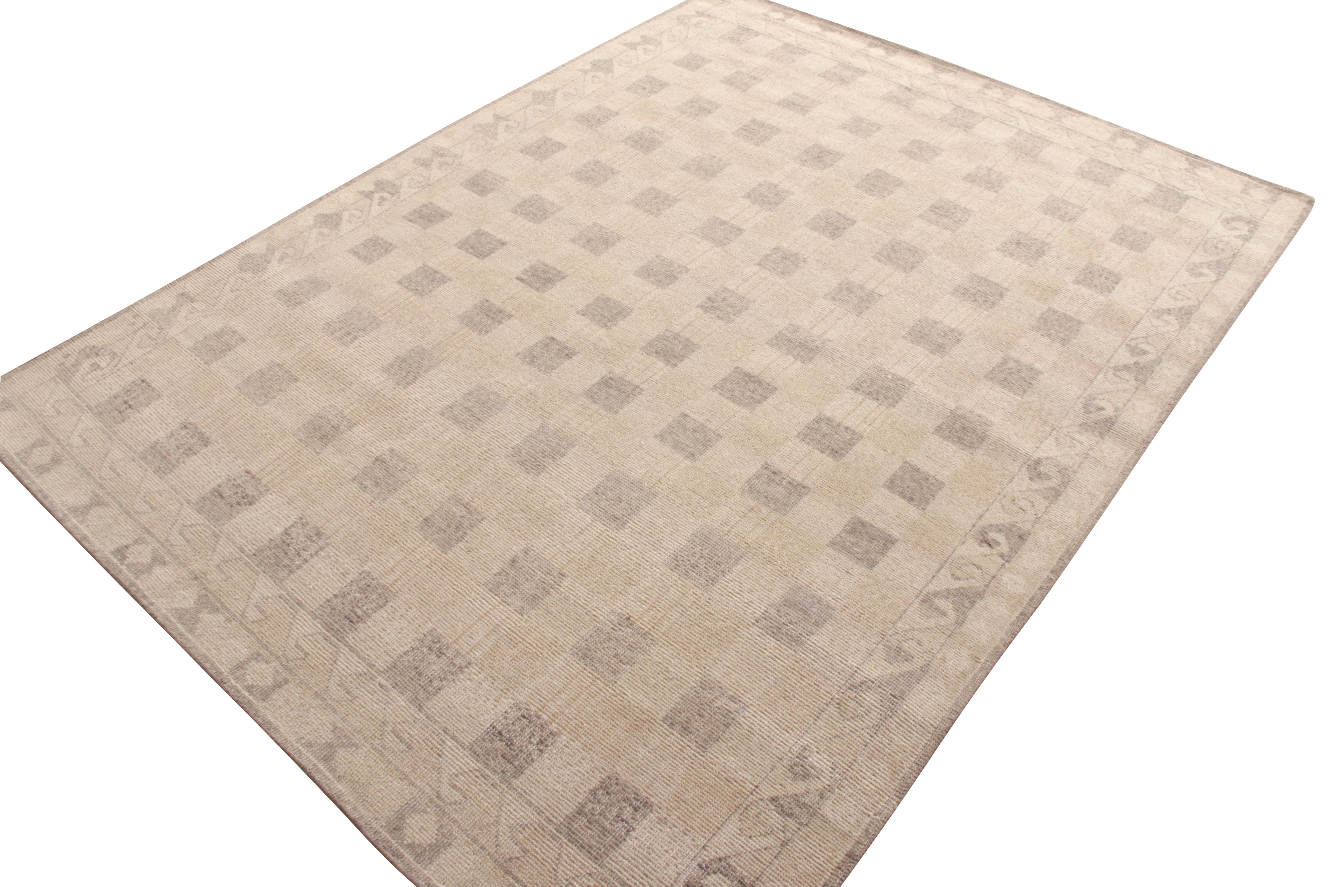 Mid-Century moderno Rug & Kilim - Tappeto in stile Distressed in beige-marrone, motivo geometrico viola in vendita