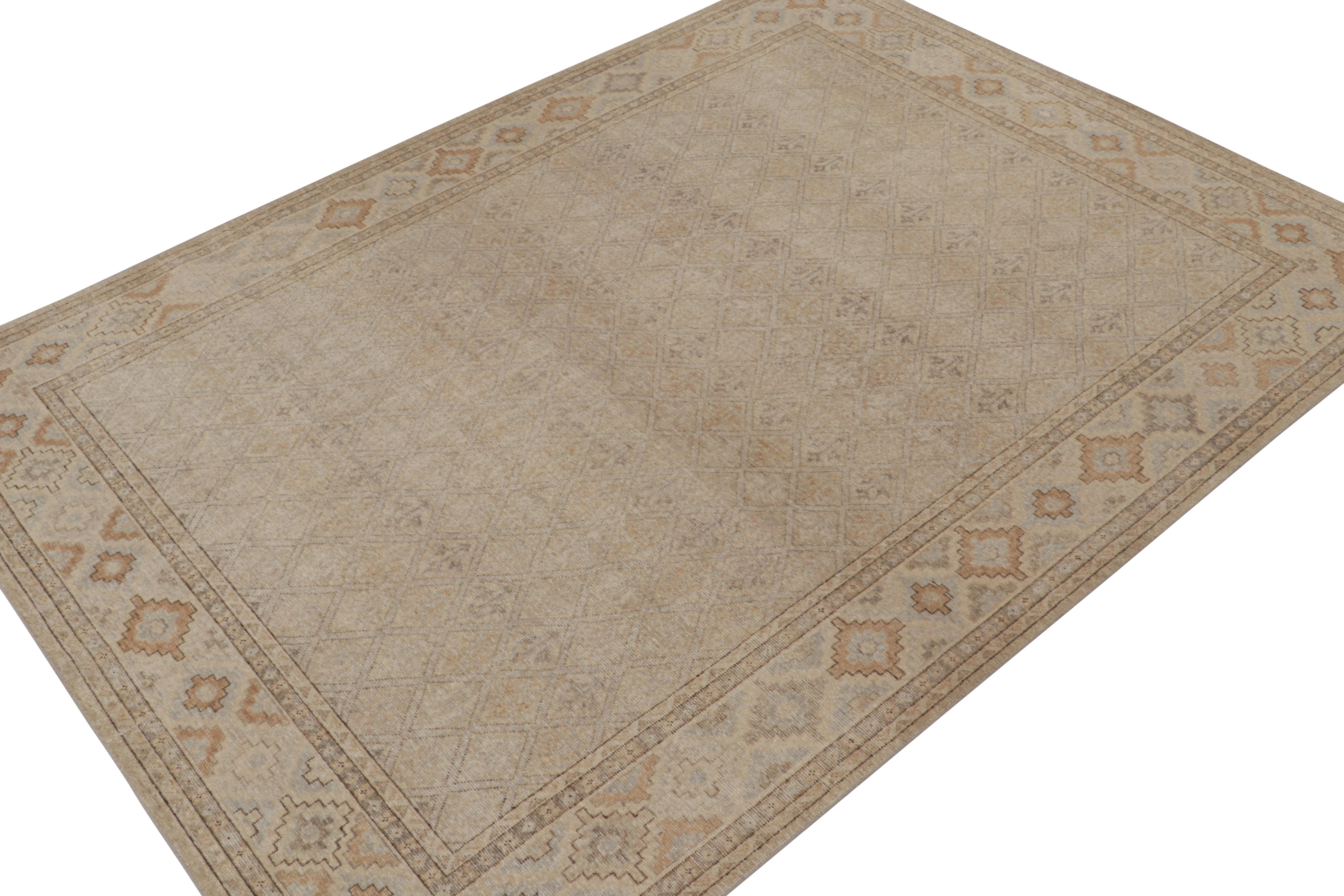 Questo tappeto 9x12 è una nuova aggiunta alla collezione Homage di Rug & Kilim.

Ulteriori informazioni sul design: 

Annodato a mano in lana, questo pezzo gode di un elaborato motivo geometrico in beige, grigio e blu. Gli occhi più attenti