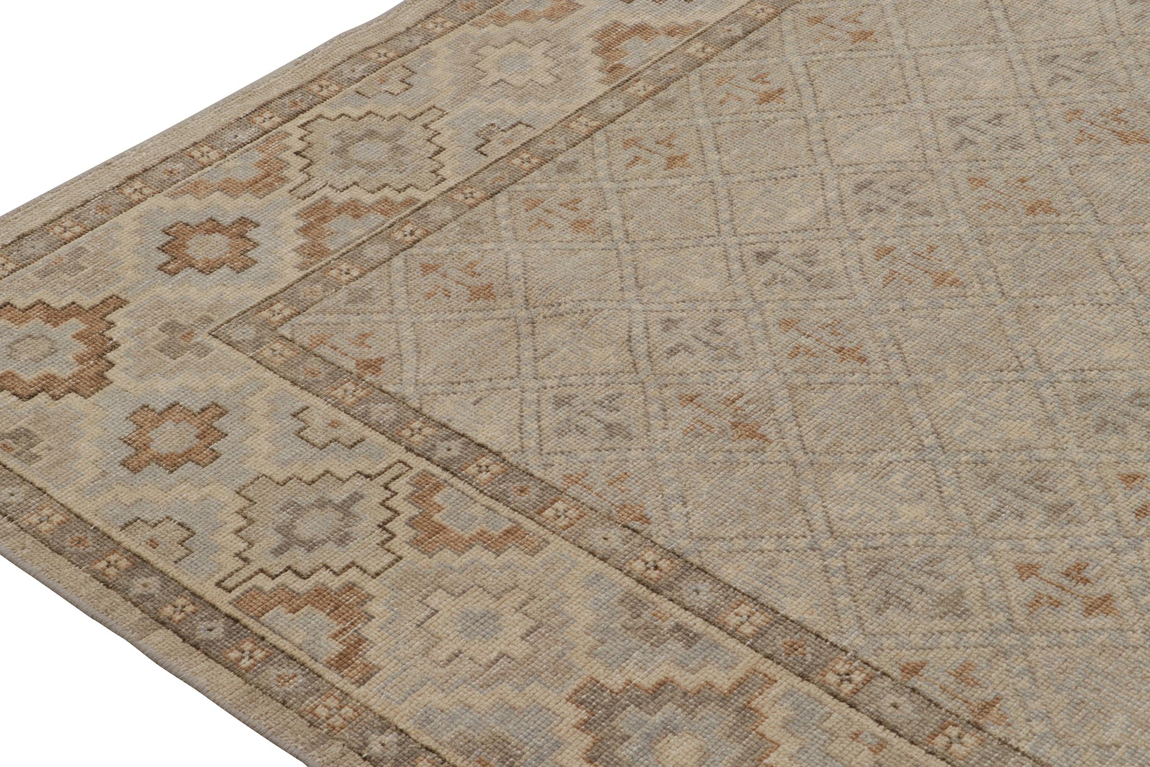 Rug & Kilim’s Distressed Style Rug in Beige, Grey and Blue Geometric Pattern In New Condition For Sale In Long Island City, NY