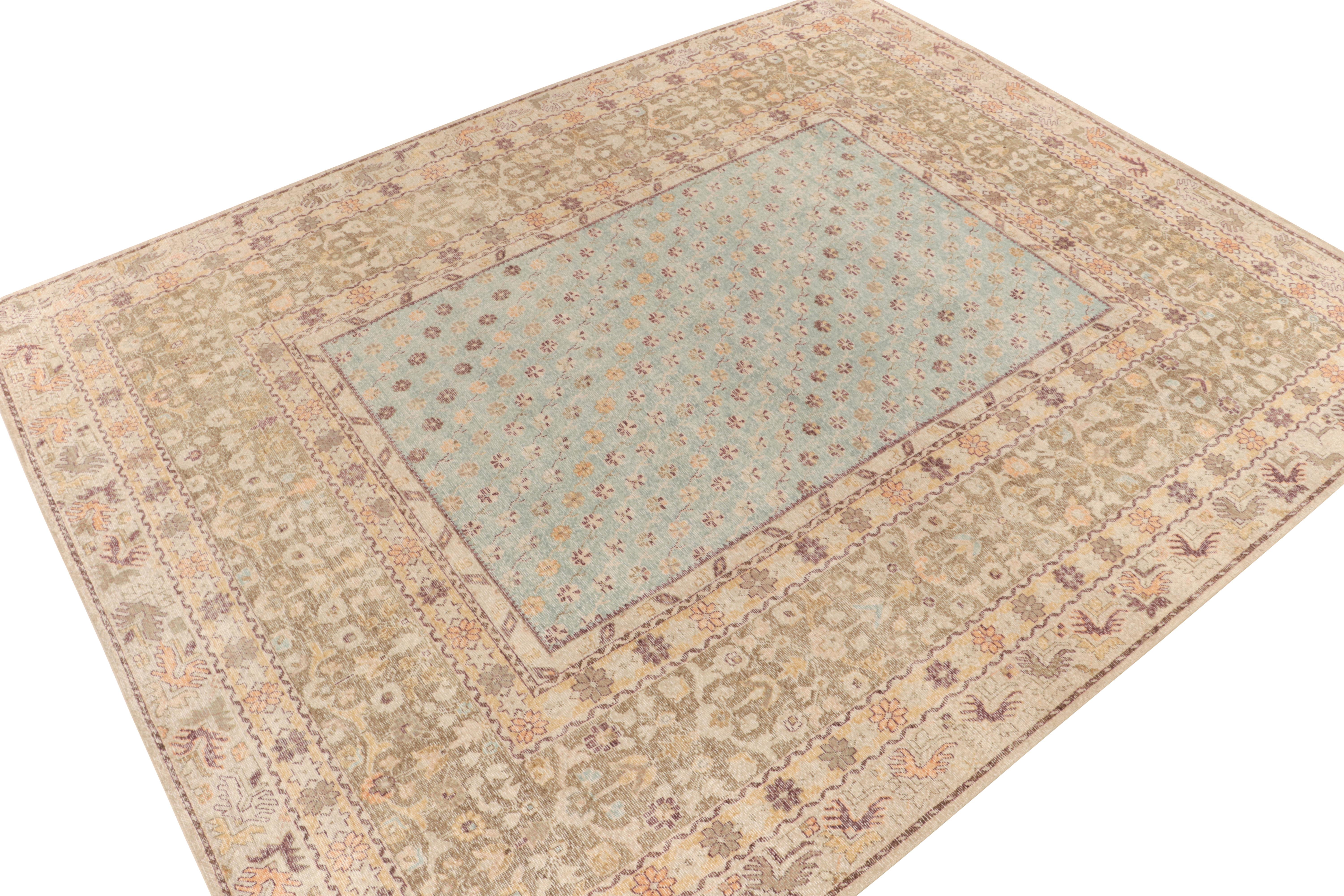 Rug & Kilim's Distressed Style Teppich in Blau, Beige-Braun mit Blumenmuster (Stammeskunst) im Angebot