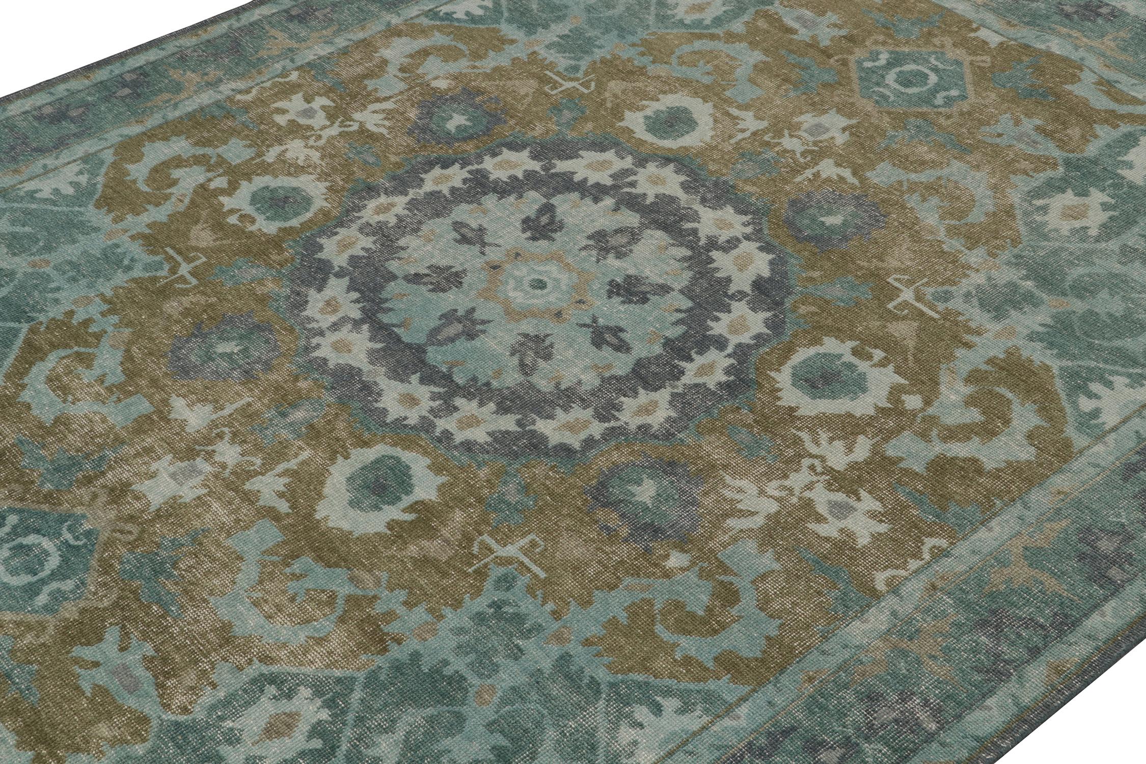 Annodato a mano Rug & Kilim è un tappeto in stile Distressed con motivo a medaglioni blu. in vendita