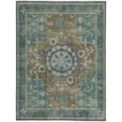 Rug & Kilim è un tappeto in stile Distressed con motivo a medaglioni blu.