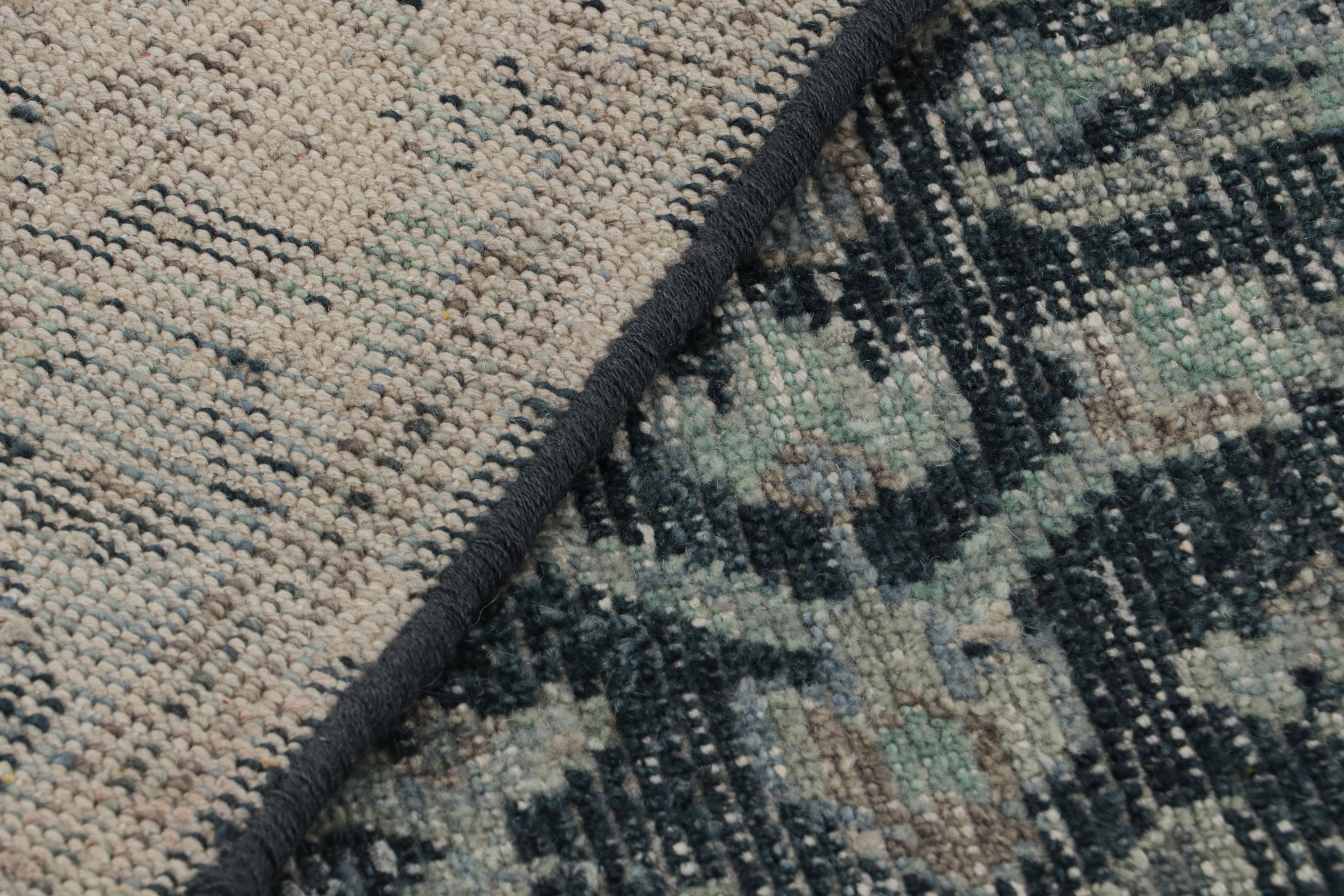 Lana Rug & Kilim è un tappeto blu con motivi floreali, in stile 
