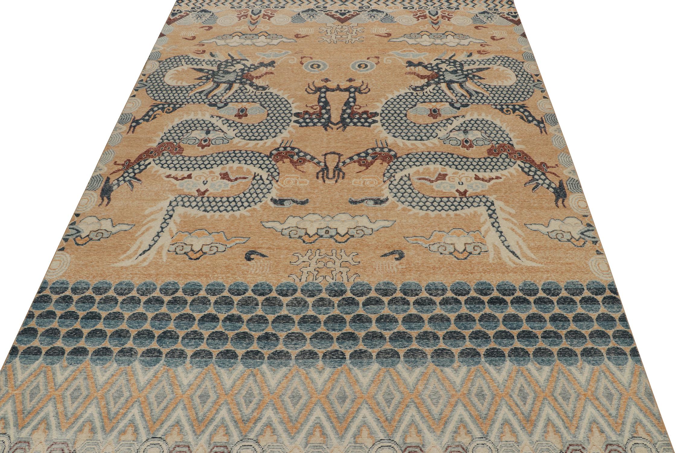 Rug & Kilim's Distressed Style Teppich in Gold, Blau, Rot Dragon Pictorial (Indisch) im Angebot