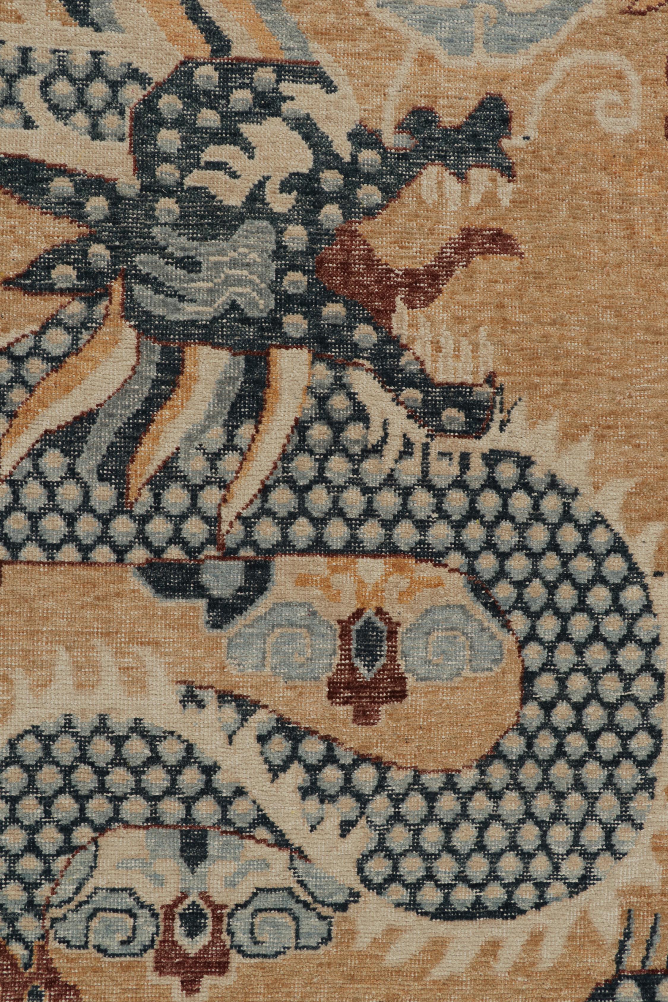 Rug & Kilim's Distressed Style Teppich in Gold, Blau, Rot Dragon Pictorial (21. Jahrhundert und zeitgenössisch) im Angebot