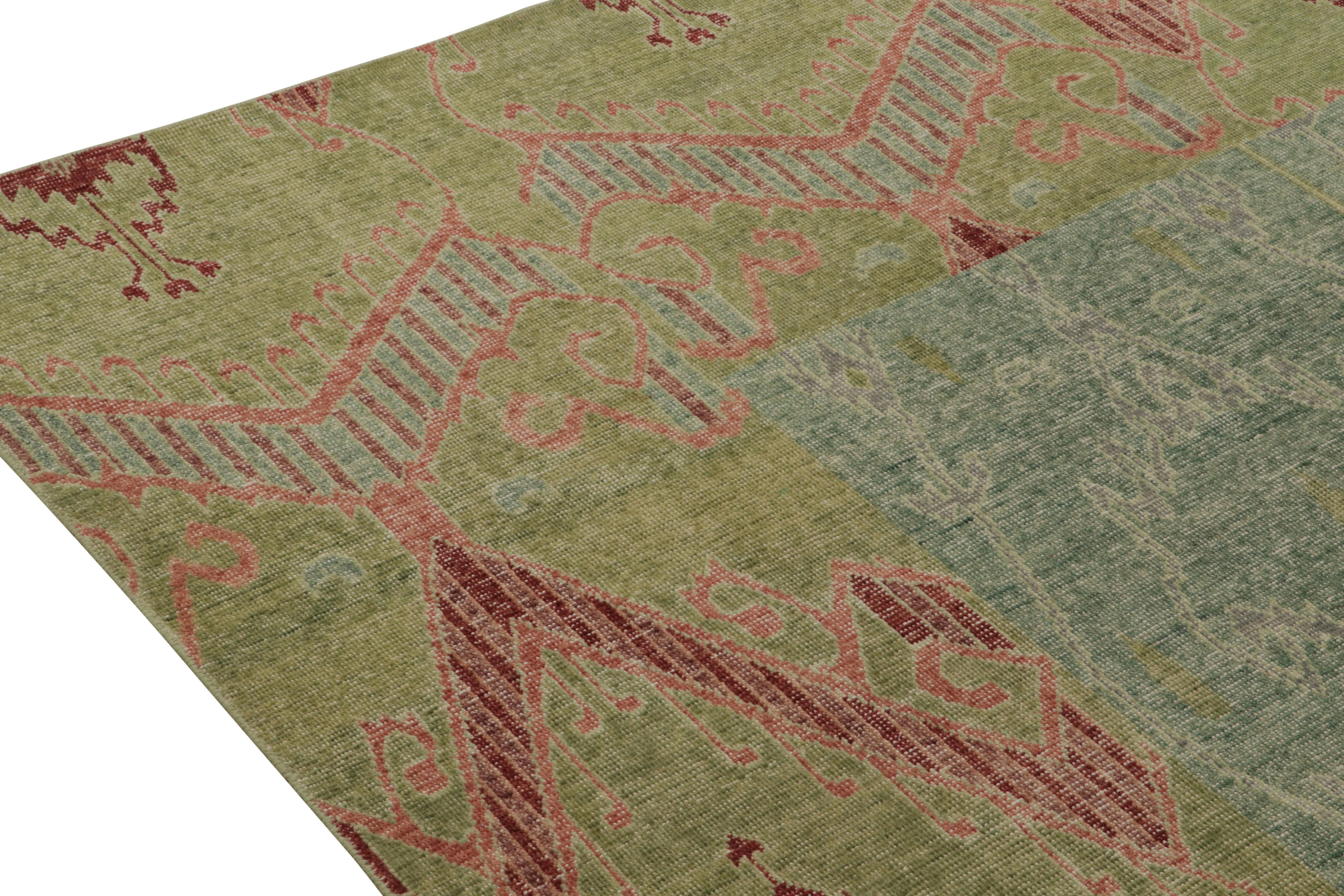 Rug & Kilim's Distressed Style Teppich in Grün, Blau und Rot mit Ikats-Muster im Zustand „Neu“ im Angebot in Long Island City, NY