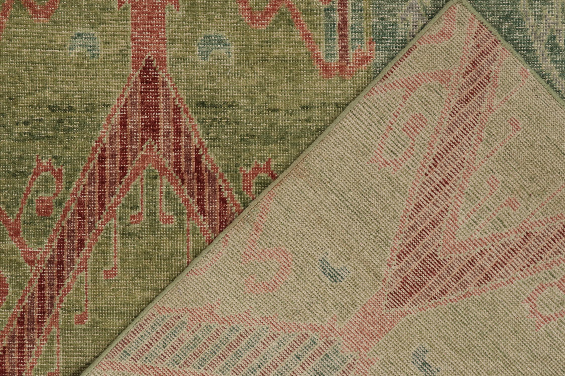 Rug & Kilim's Distressed Style Teppich in Grün, Blau und Rot mit Ikats-Muster (21. Jahrhundert und zeitgenössisch) im Angebot