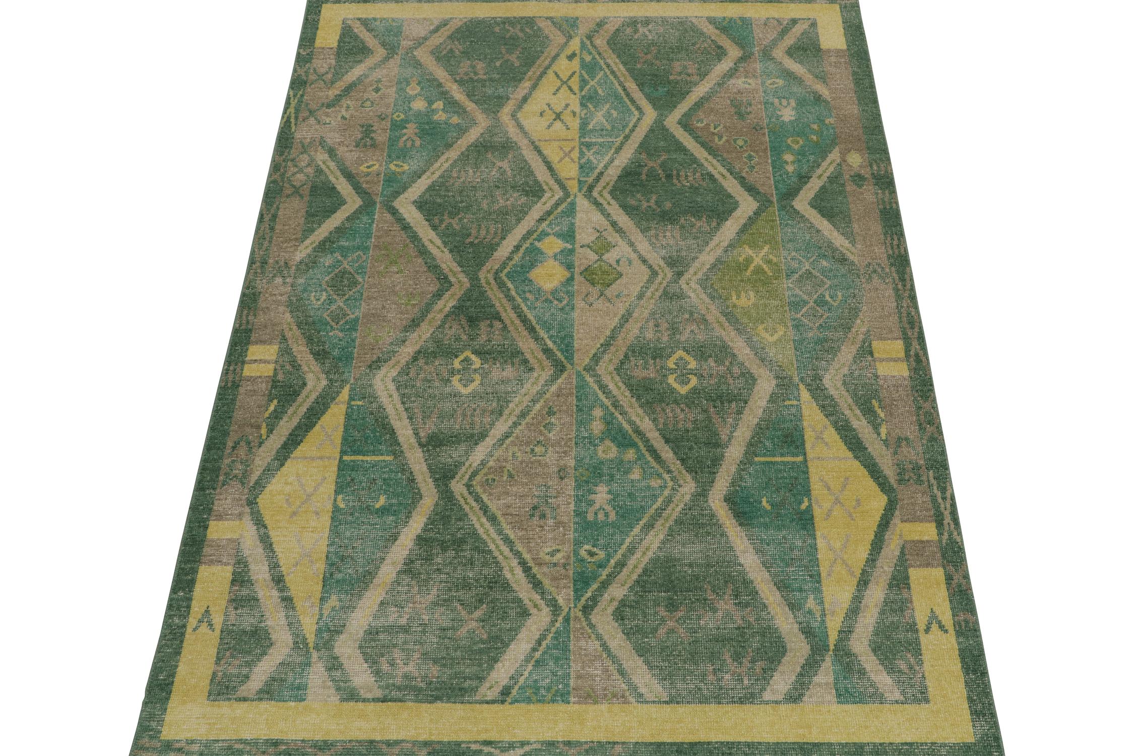 Dieser 6x9 große Teppich ist eine kühne Neuheit in der Homage Collection'S von Rug & Kilim. Das Design des handgeknüpften Wollteppichs zelebriert antike Yuruk-Stammesteppiche in frischen, modernen Farben und mit einer einzigartigen Struktur.