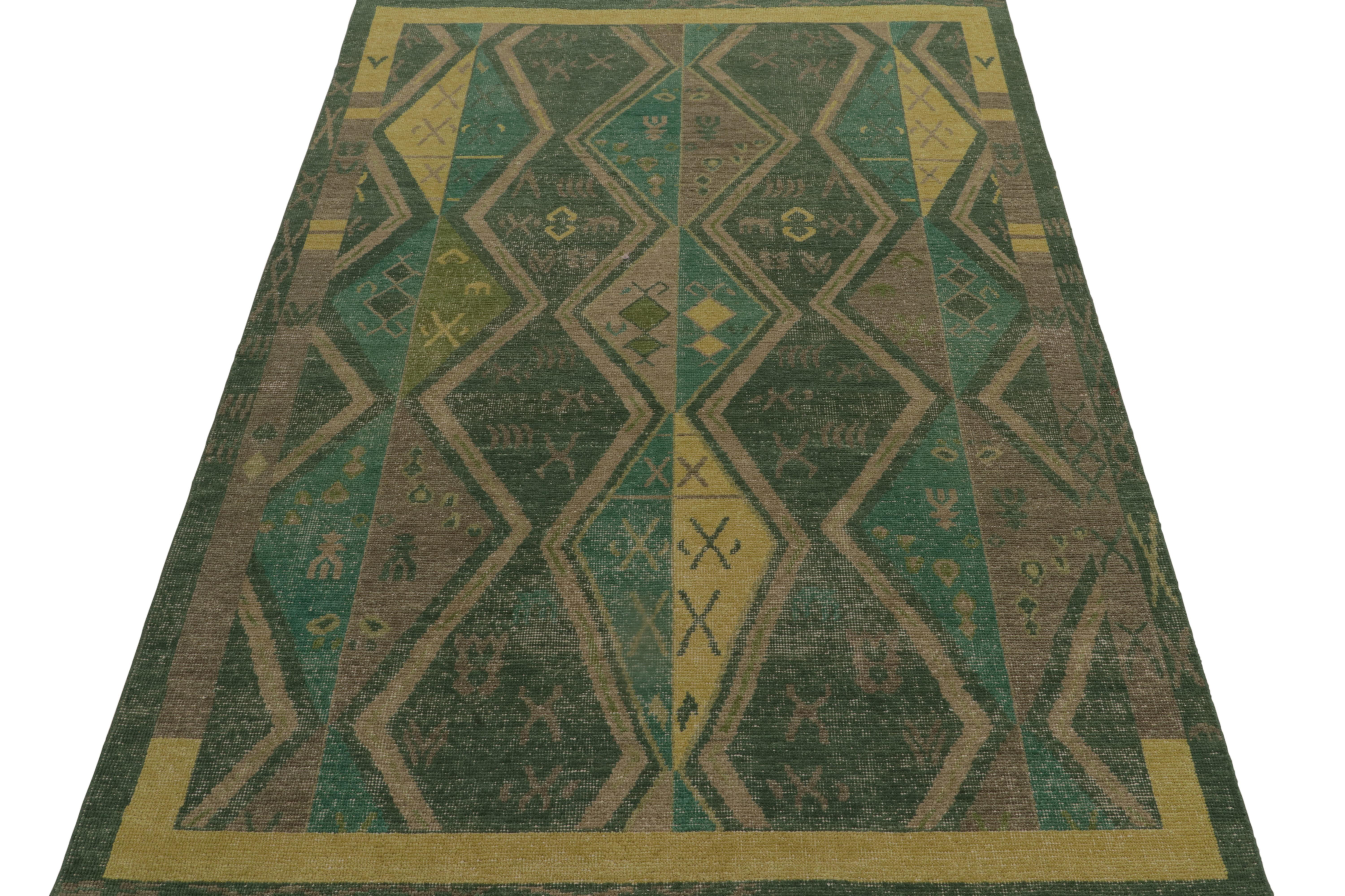 Autre Tapis & Kilims Tapis de style vieilli à motifs géométriques verts et bruns en vente