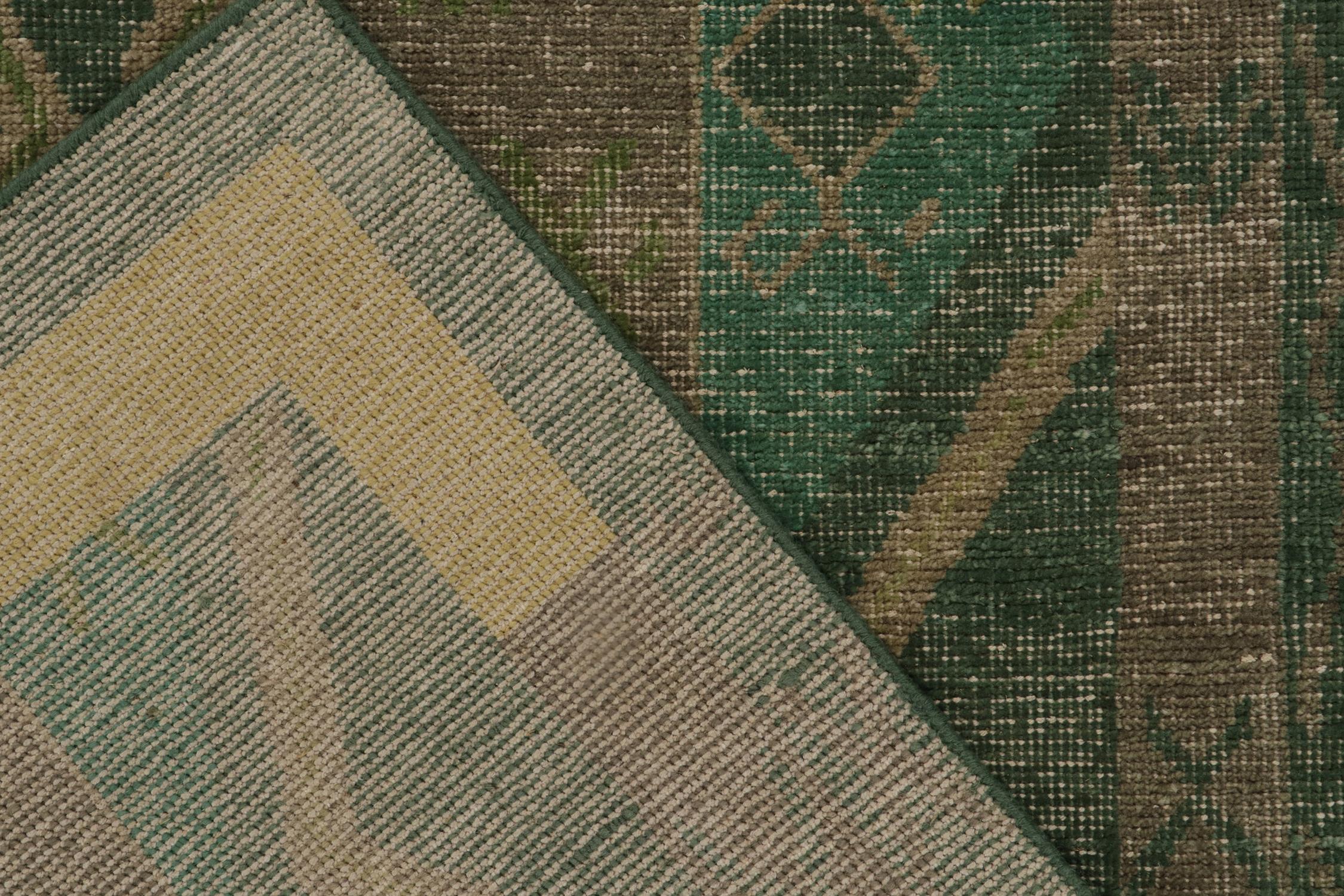 Tapis & Kilims Tapis de style vieilli à motifs géométriques verts et bruns Neuf - En vente à Long Island City, NY