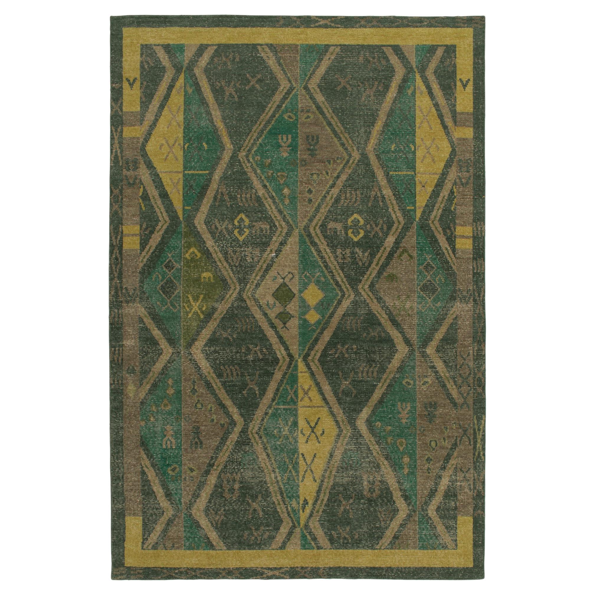 Tapis & Kilims Tapis de style vieilli à motifs géométriques verts et bruns en vente