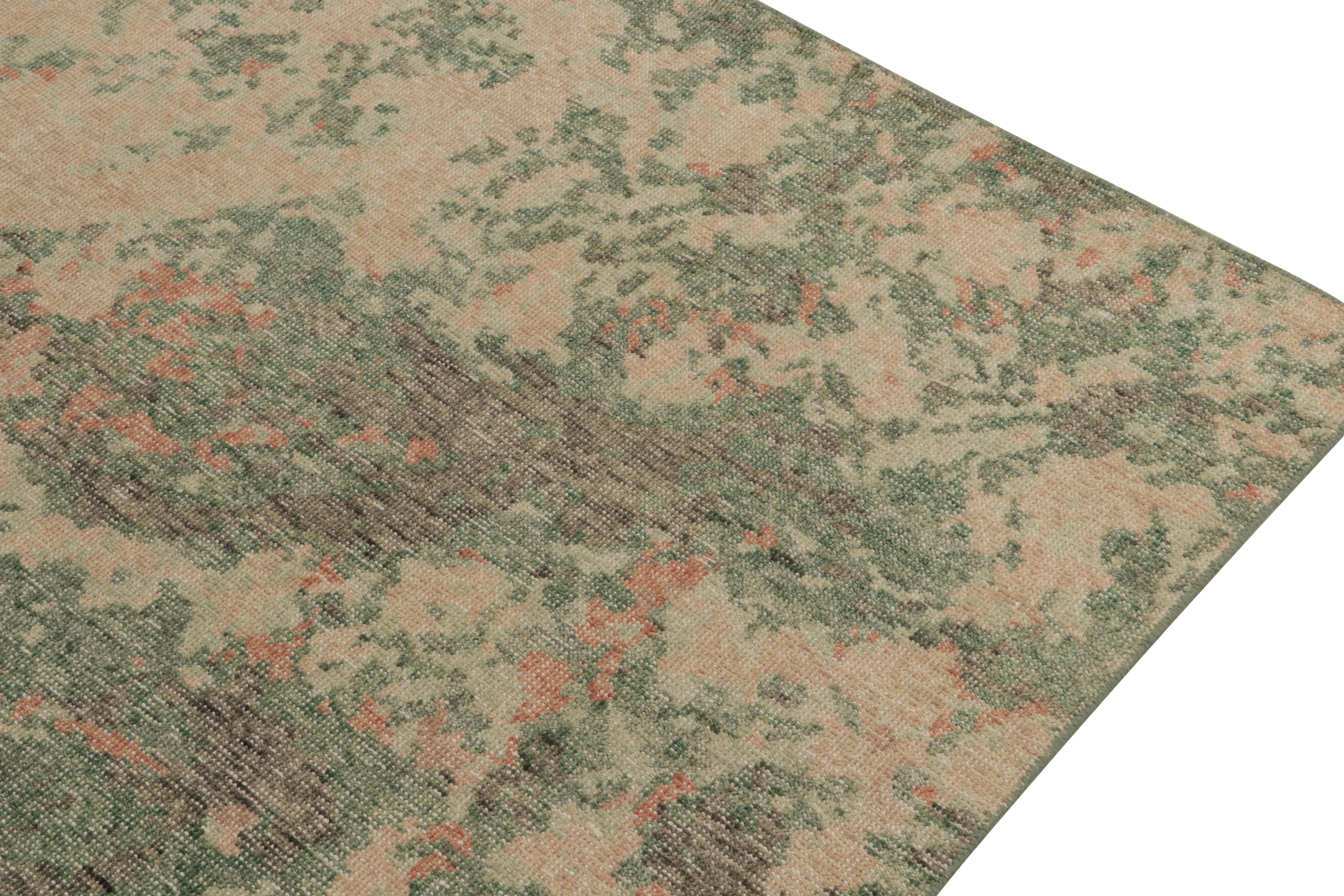 Rug & Kilim's Distressed Style Teppich in Grün, Rosa Abstraktes Expressionist-Muster (Handgeknüpft) im Angebot