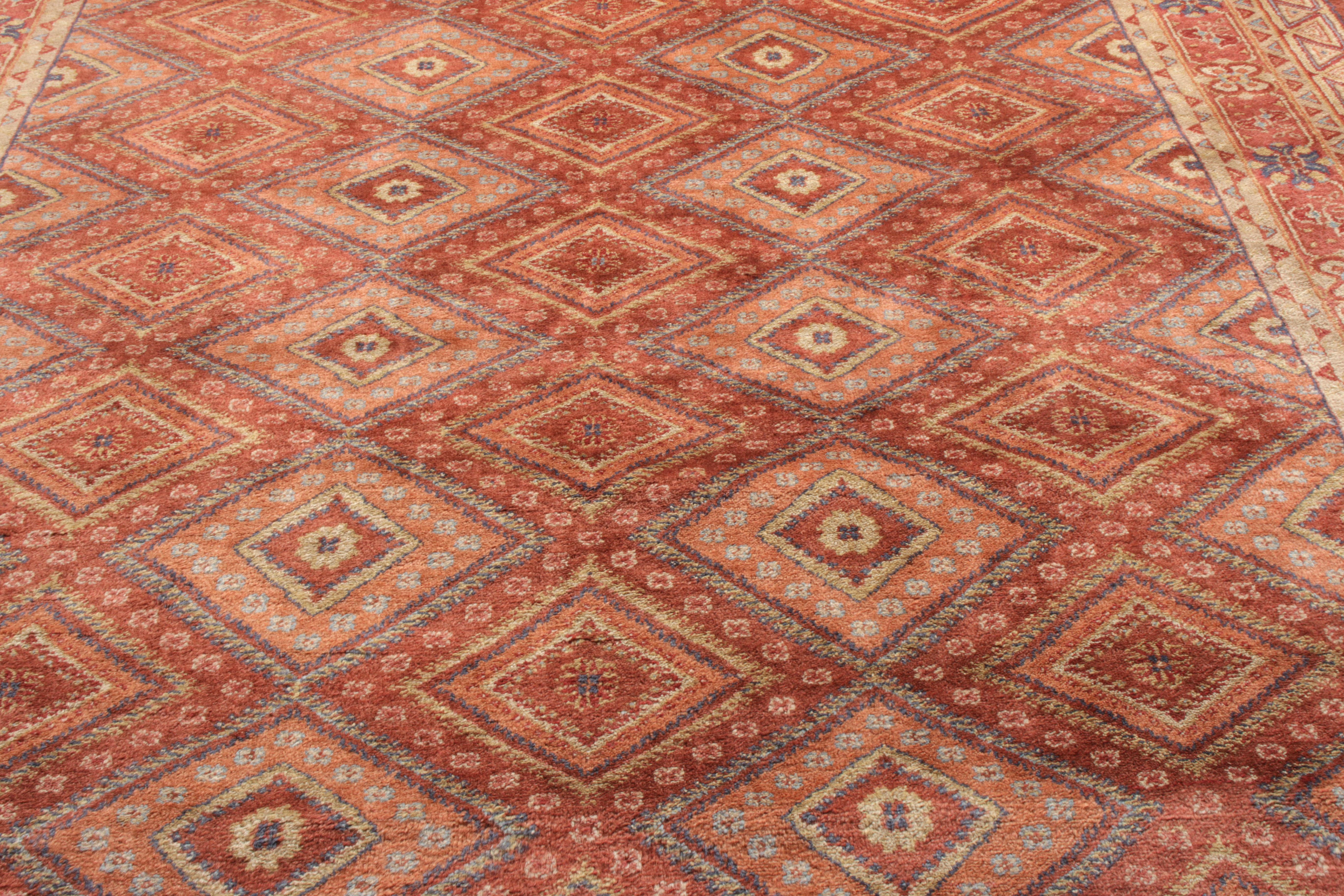 Rug & Kilim's Distressed Style Teppich in Orange, Rot Geometrisches Muster (Indisch) im Angebot