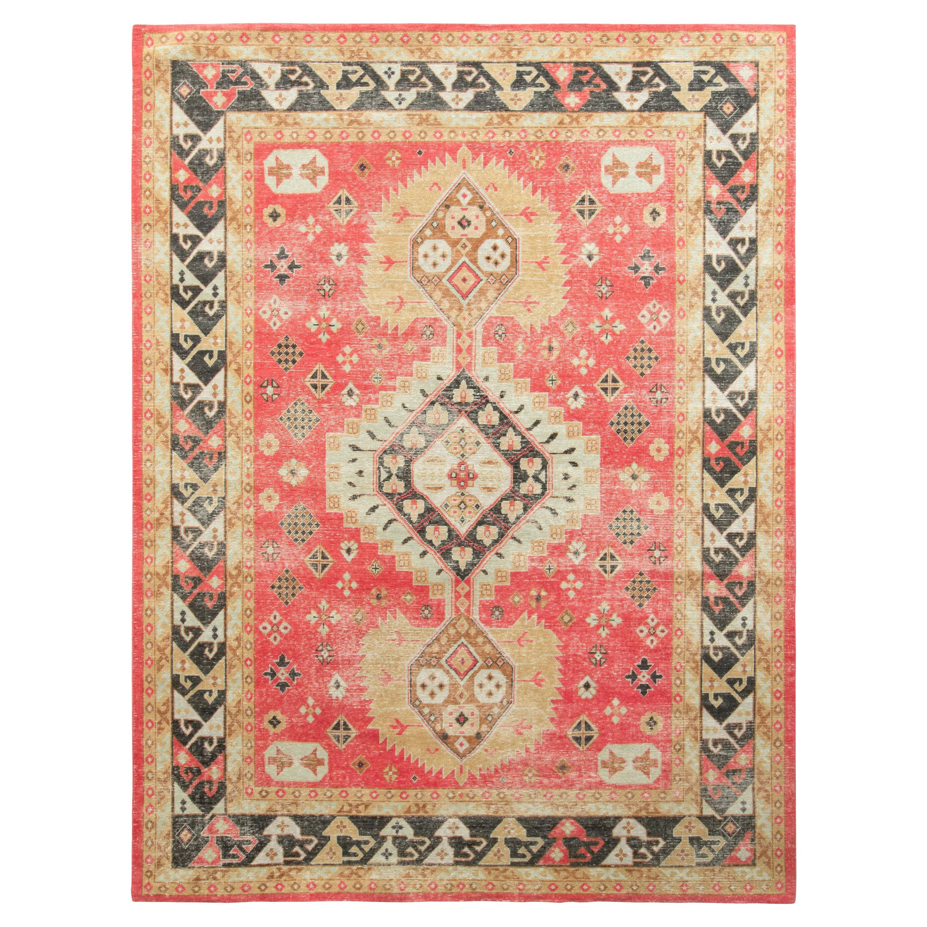 Alfombra Rug & Kilim de estilo desgastado con dibujo geométrico rojo y marrón beige
