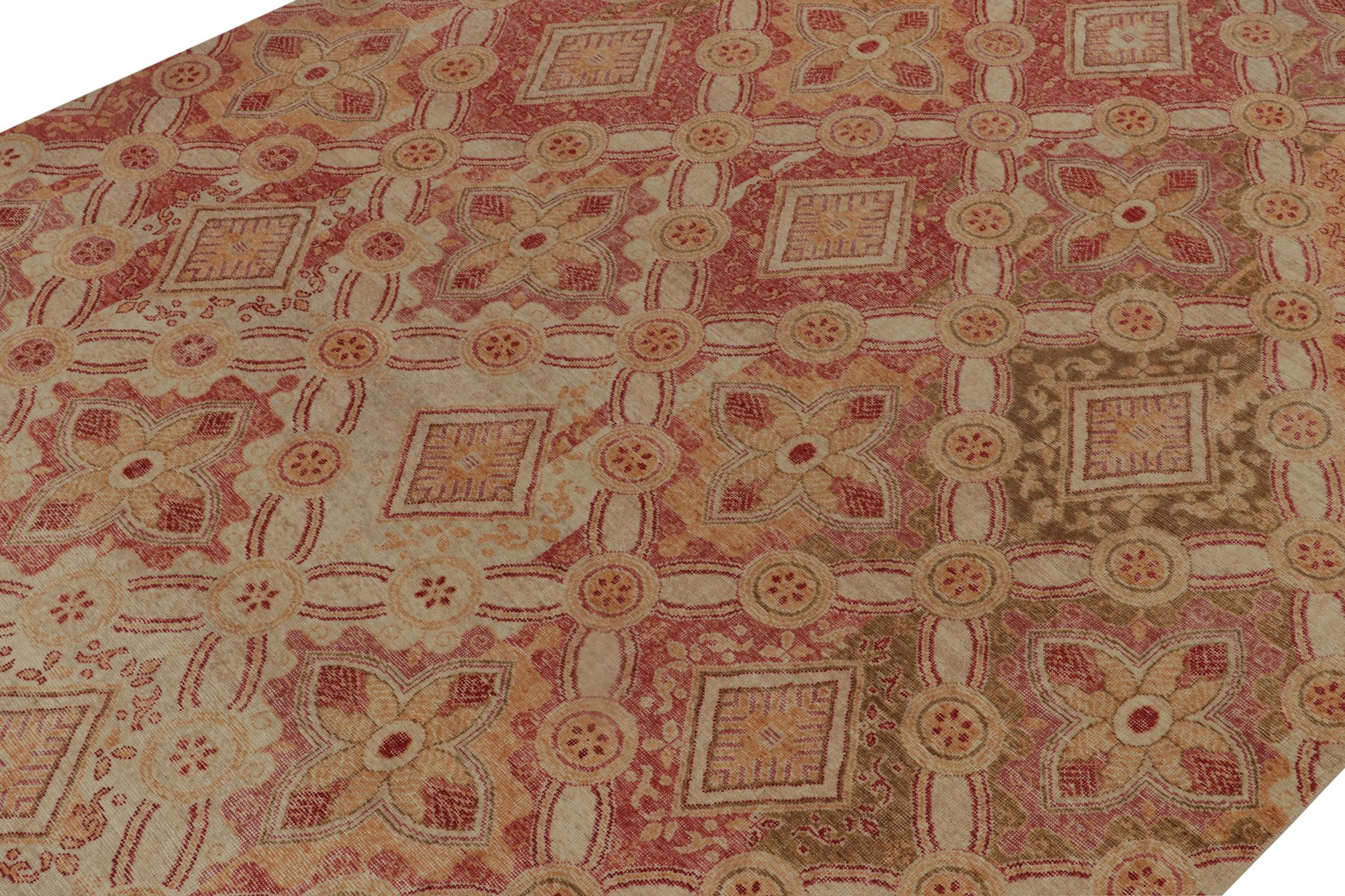 Indien Rug & Kilim's Distressed Style Rug in Red, Gold and Beige-Brown Trellises (tapis de style vieilli en rouge, or et beige) en vente