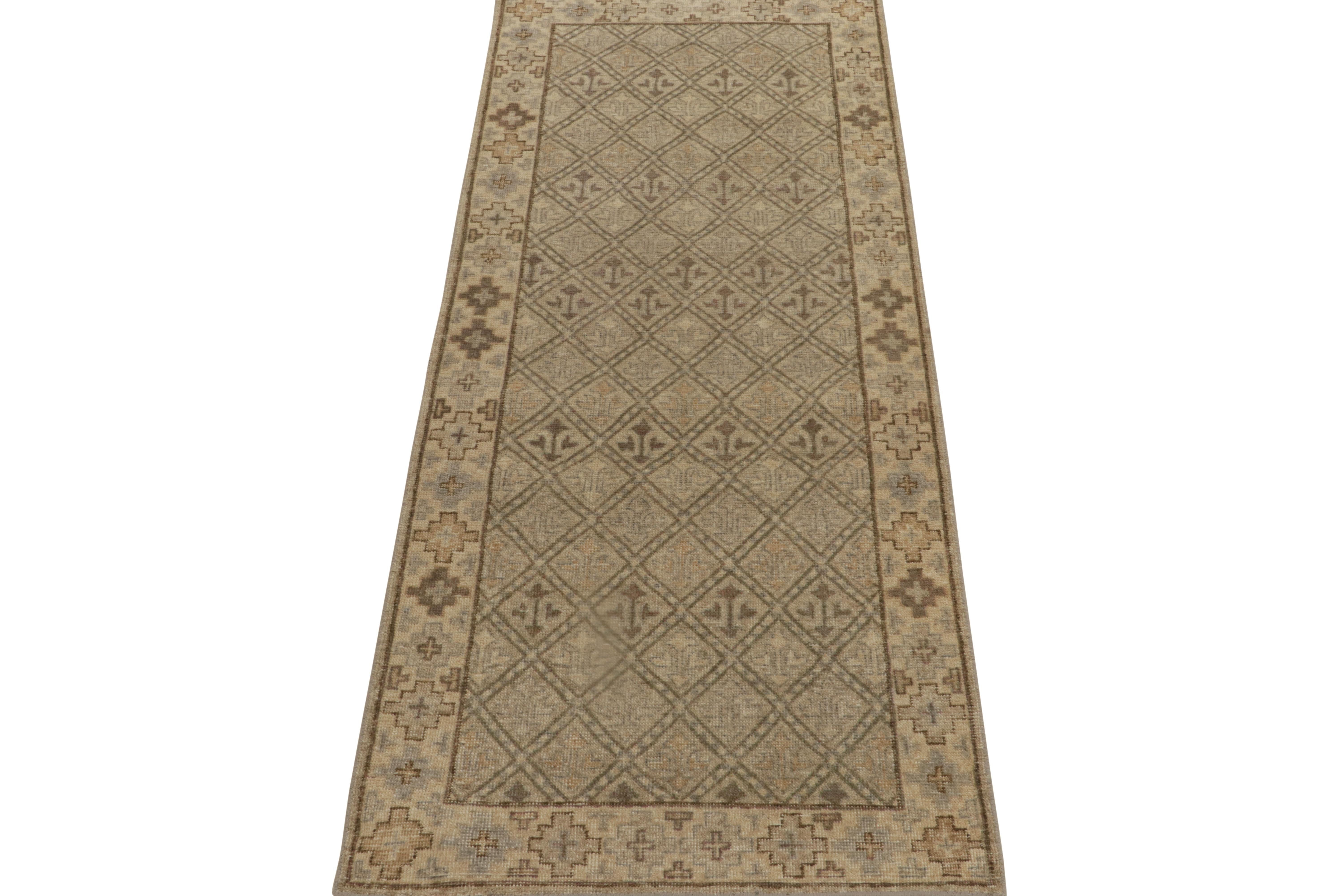 Teppich &amp; Kilims Distressed Style Läufer in Beige-Braun &amp; Grau Stammesmuster (Stammeskunst) im Angebot