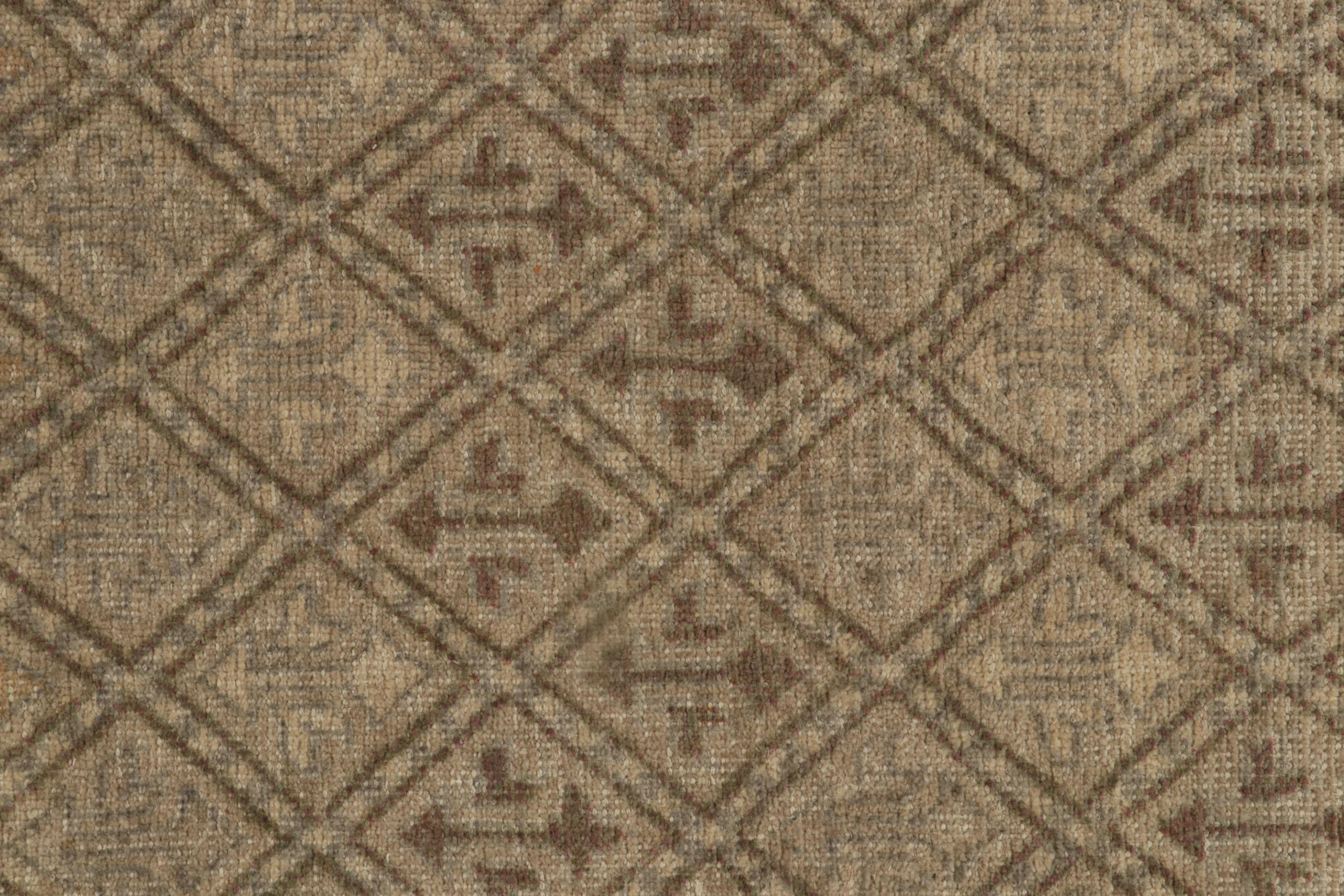 Rug & Kilim's Distressed Style Läufer in Beige-Braun & Grauen Stammesmustern im Zustand „Neu“ im Angebot in Long Island City, NY